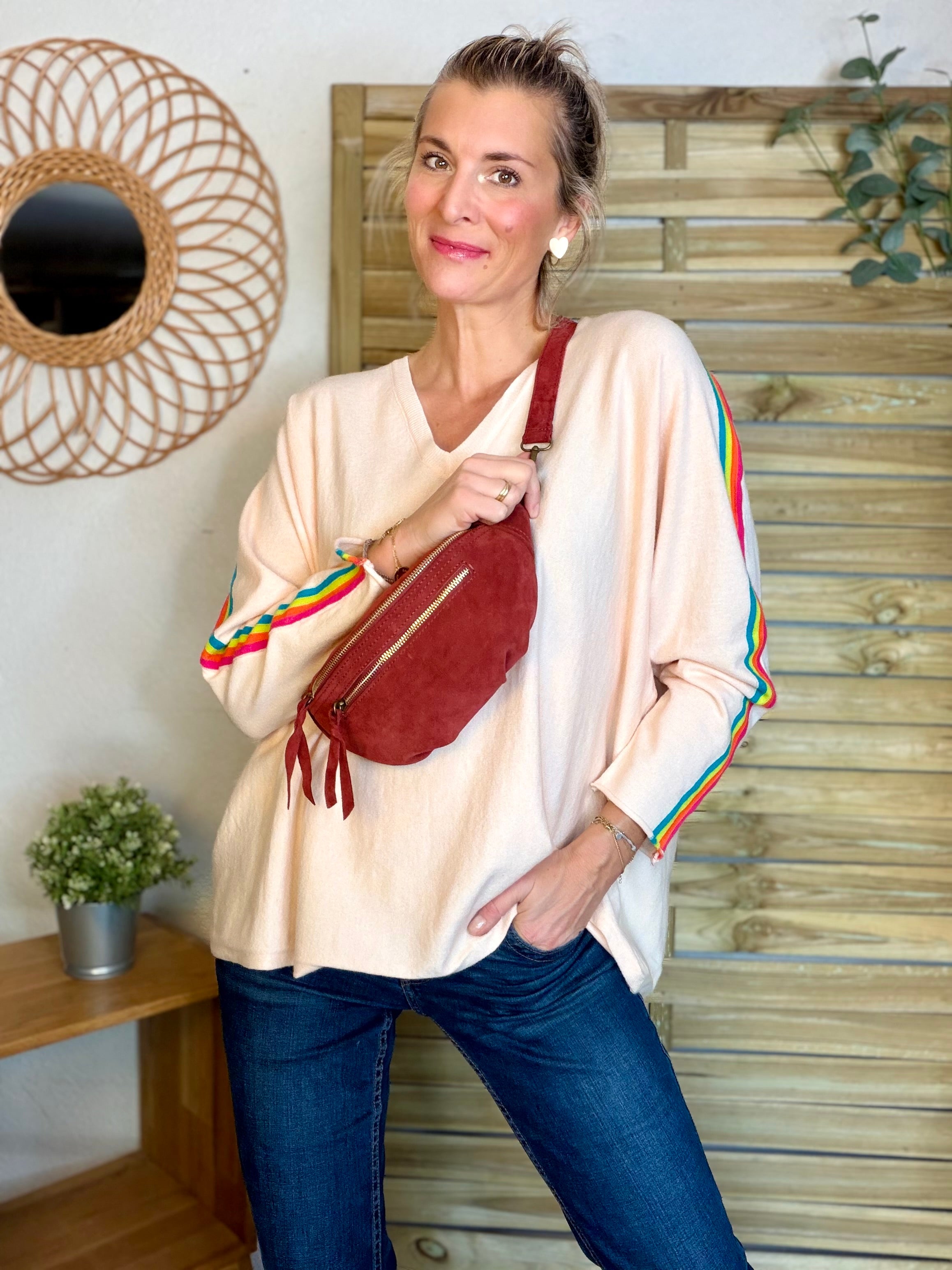 Pull fin avec bandes colorées, col V - RAINBOW OVERSIZE 🌈 Rose orangé