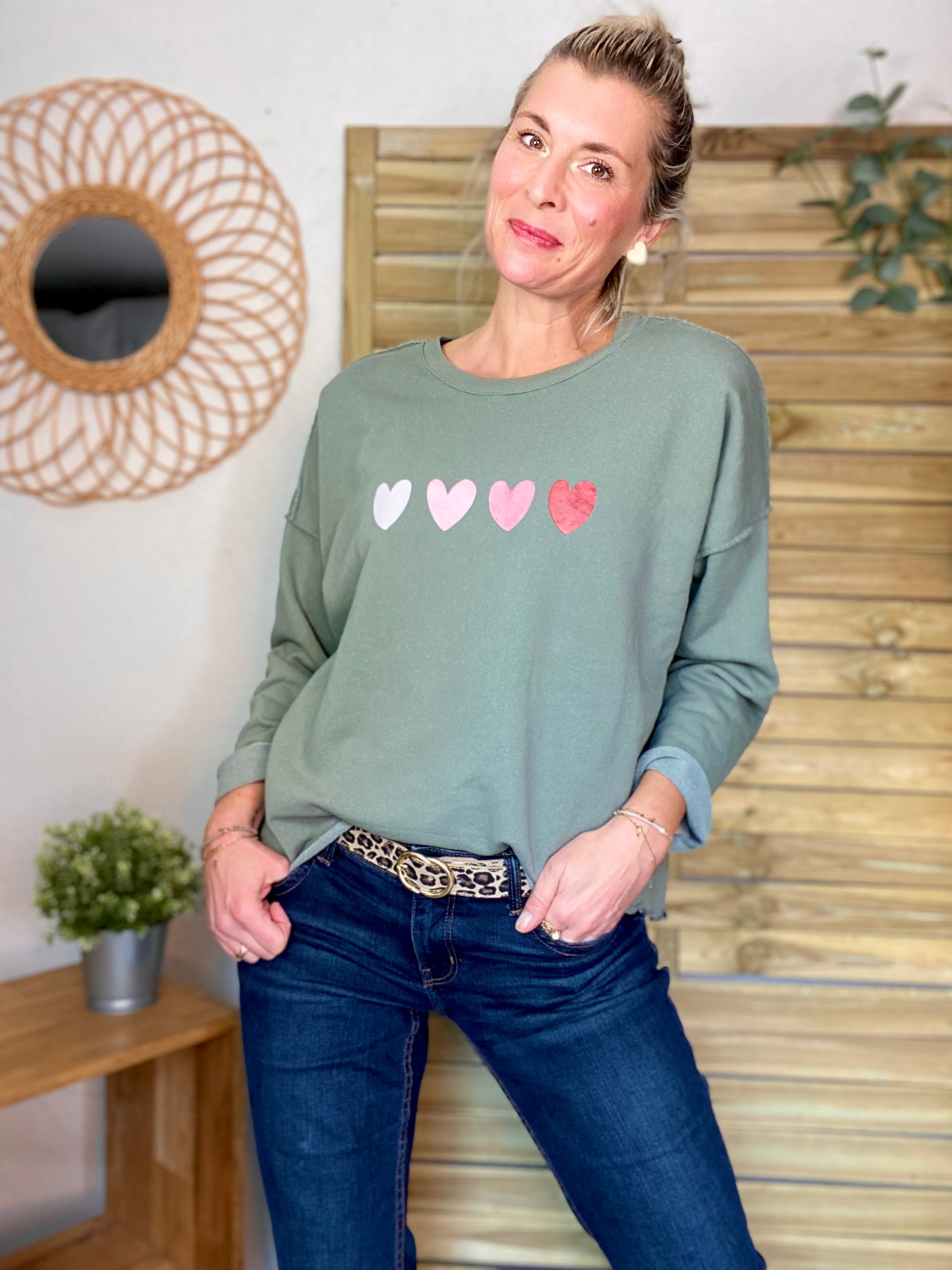 Sweat oversize avec coeurs ÉGLANTINE - Vert tilleul ❤️