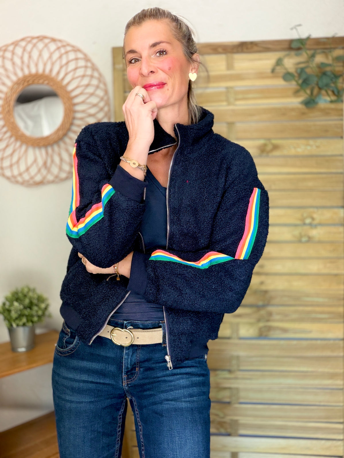 Veste Sherpa zippée bandes Arc-en-ciel CORALIE Bleu marine 🌈