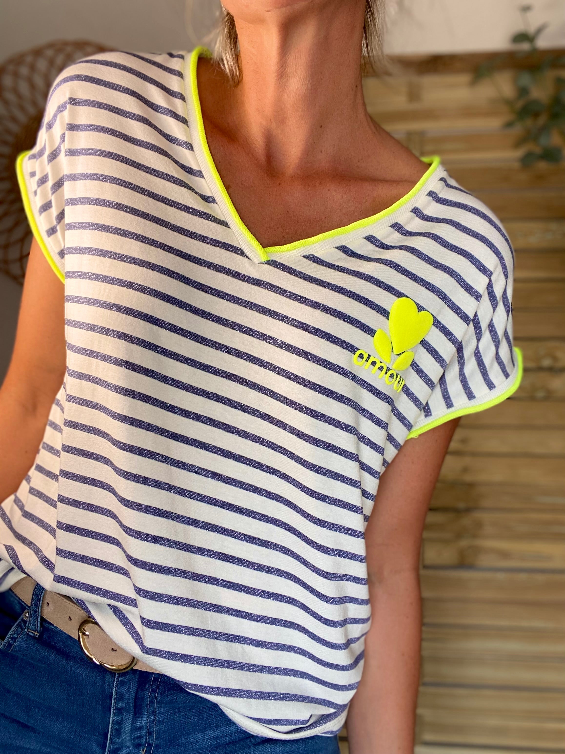 Top rayé col V amour 💛 CLAUDIE - Bleu Jean / Jaune fluo