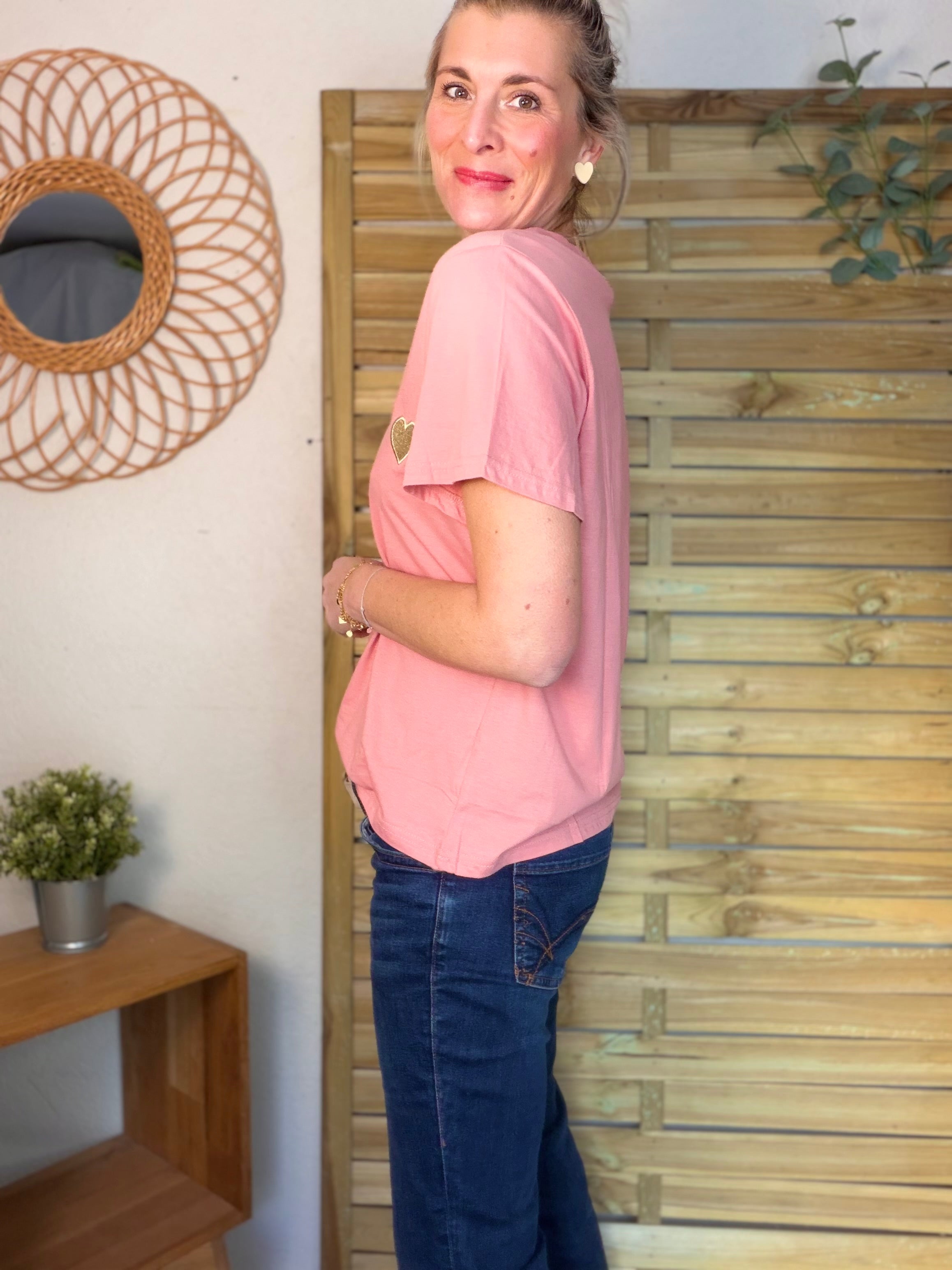 Tee shirt col V cœur brodé Fuschia 🩷 DITA