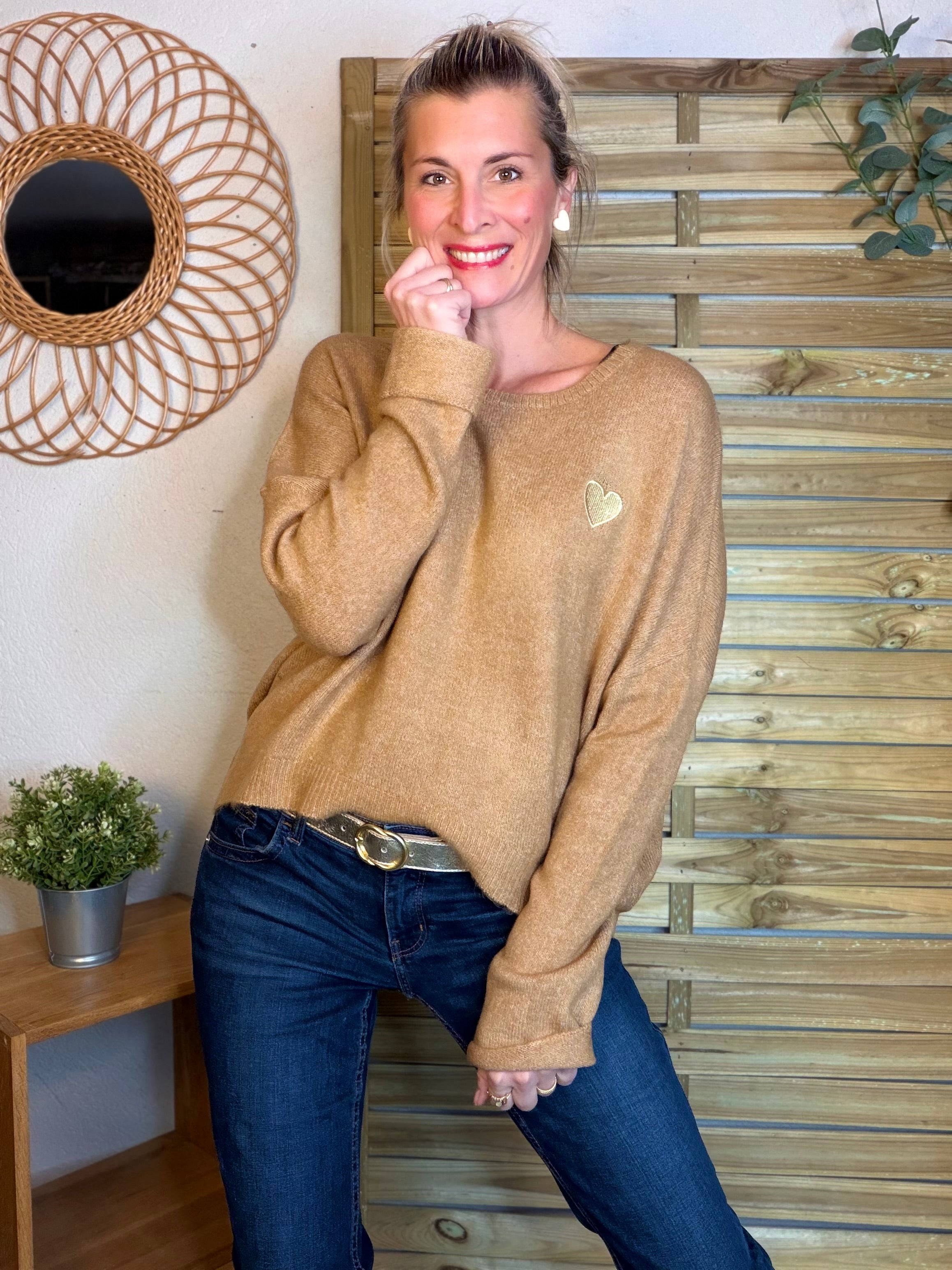 Pull léger en maille cœur doré brodé 💛 MELISSA - Camel