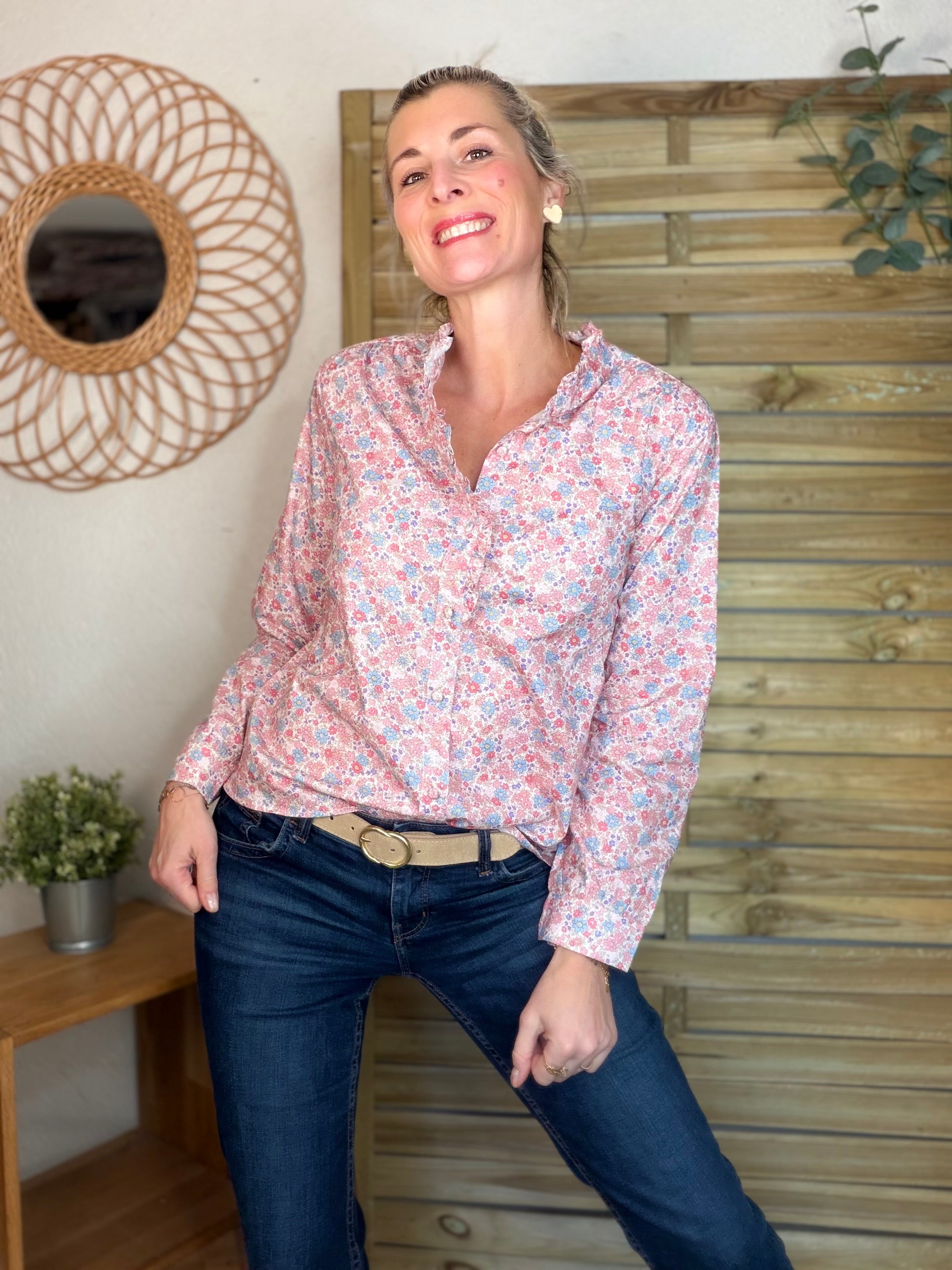 Chemise imprimée Liberty rose clair, col volanté SOLANE