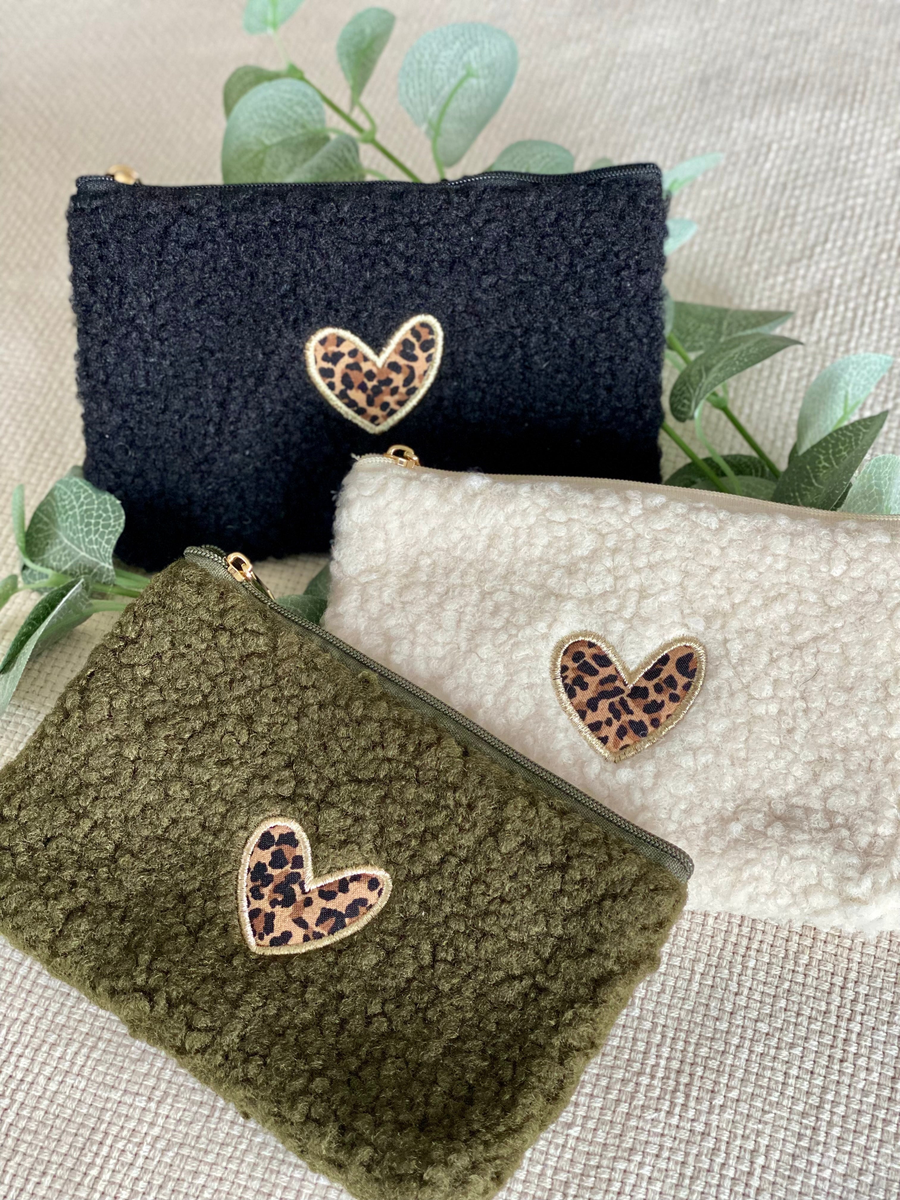 Pochette moumoute coeur cousu Léo 🐆 - SUZELLE