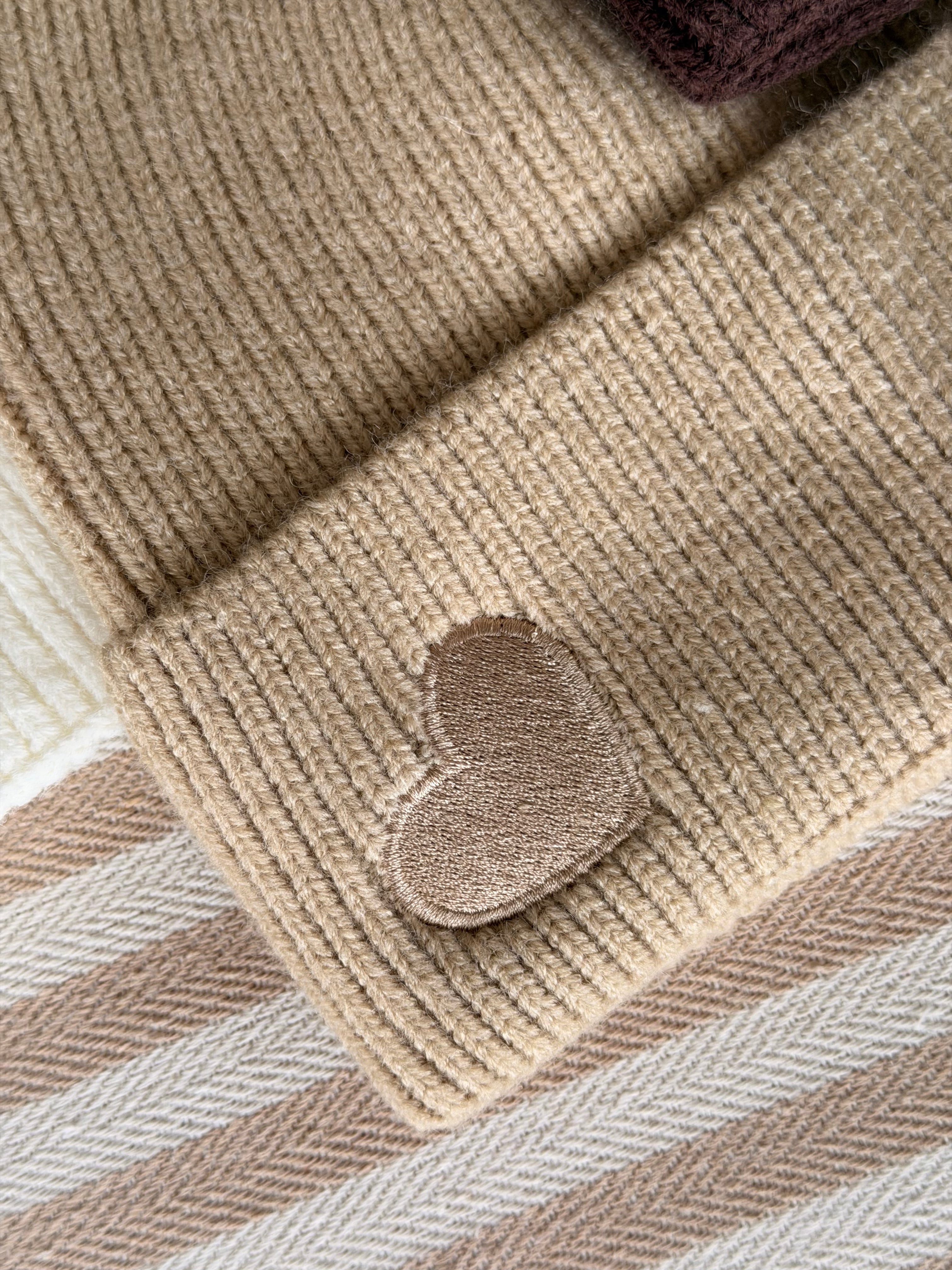 Bonnet avec écusson cœur ARTHUR