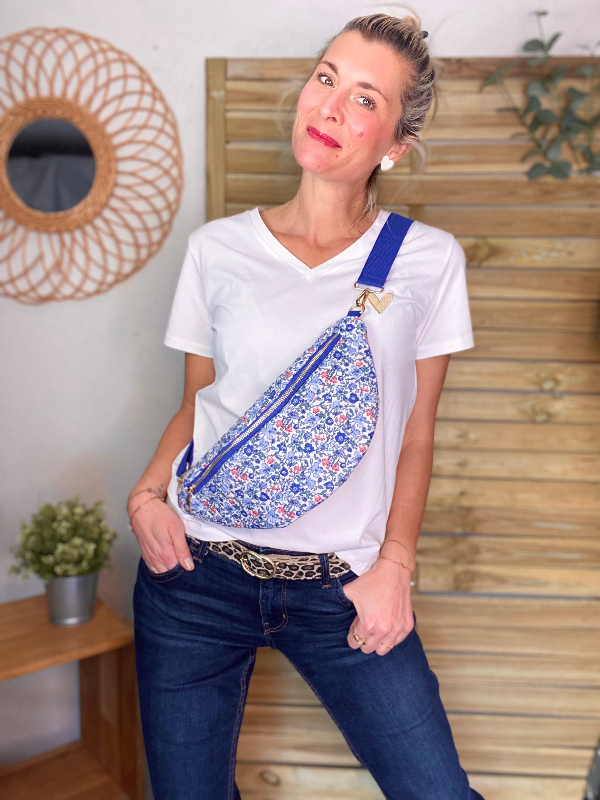 Sac banane XL - IVY - Bleu fleuri matelassé (20 coloris)