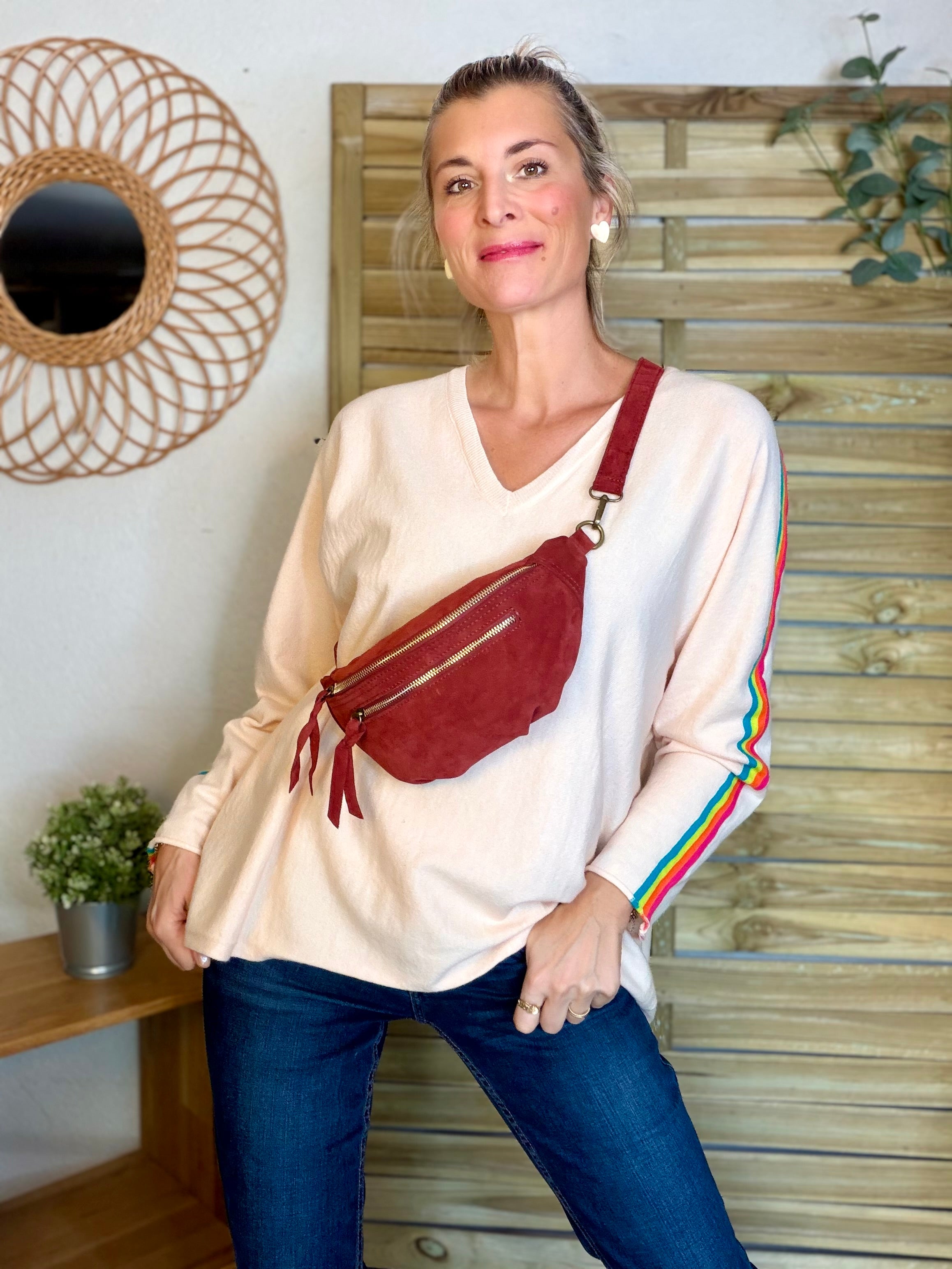 Pull fin avec bandes colorées, col V - RAINBOW OVERSIZE 🌈 Rose orangé