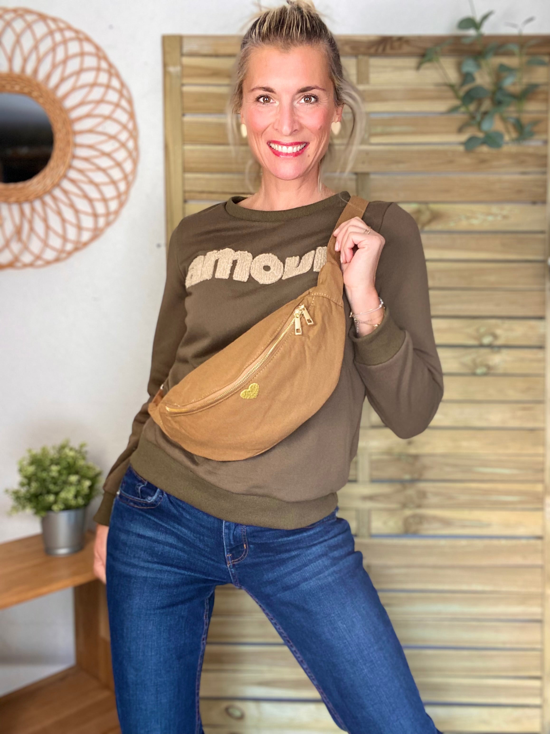 Sac banane en coton Coeur brodé 💛 CASSIDY - Camel