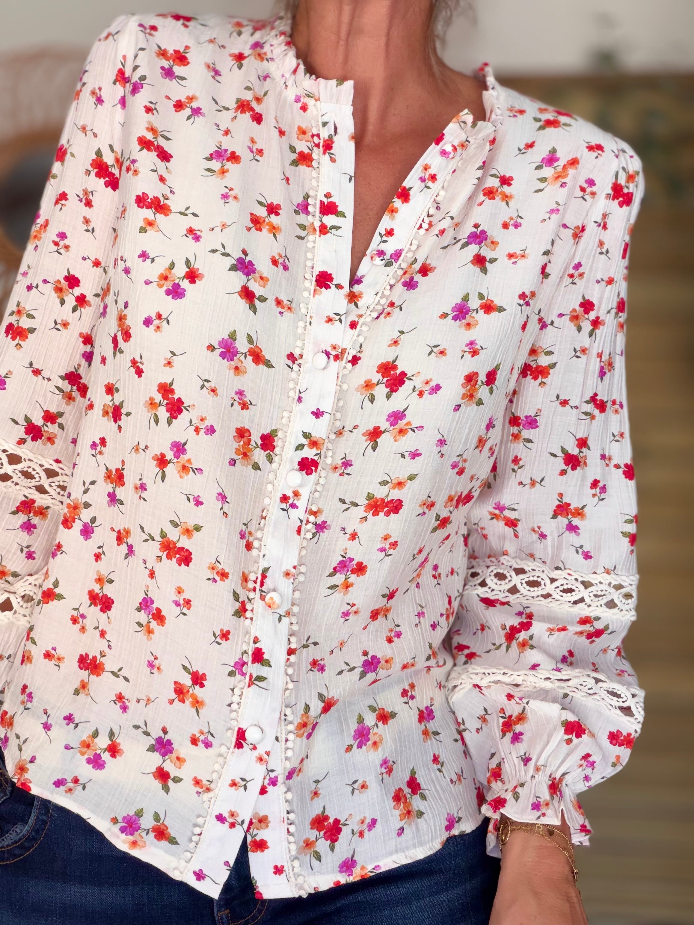 Blouse fleurie corail, manches ajourées SERVANE