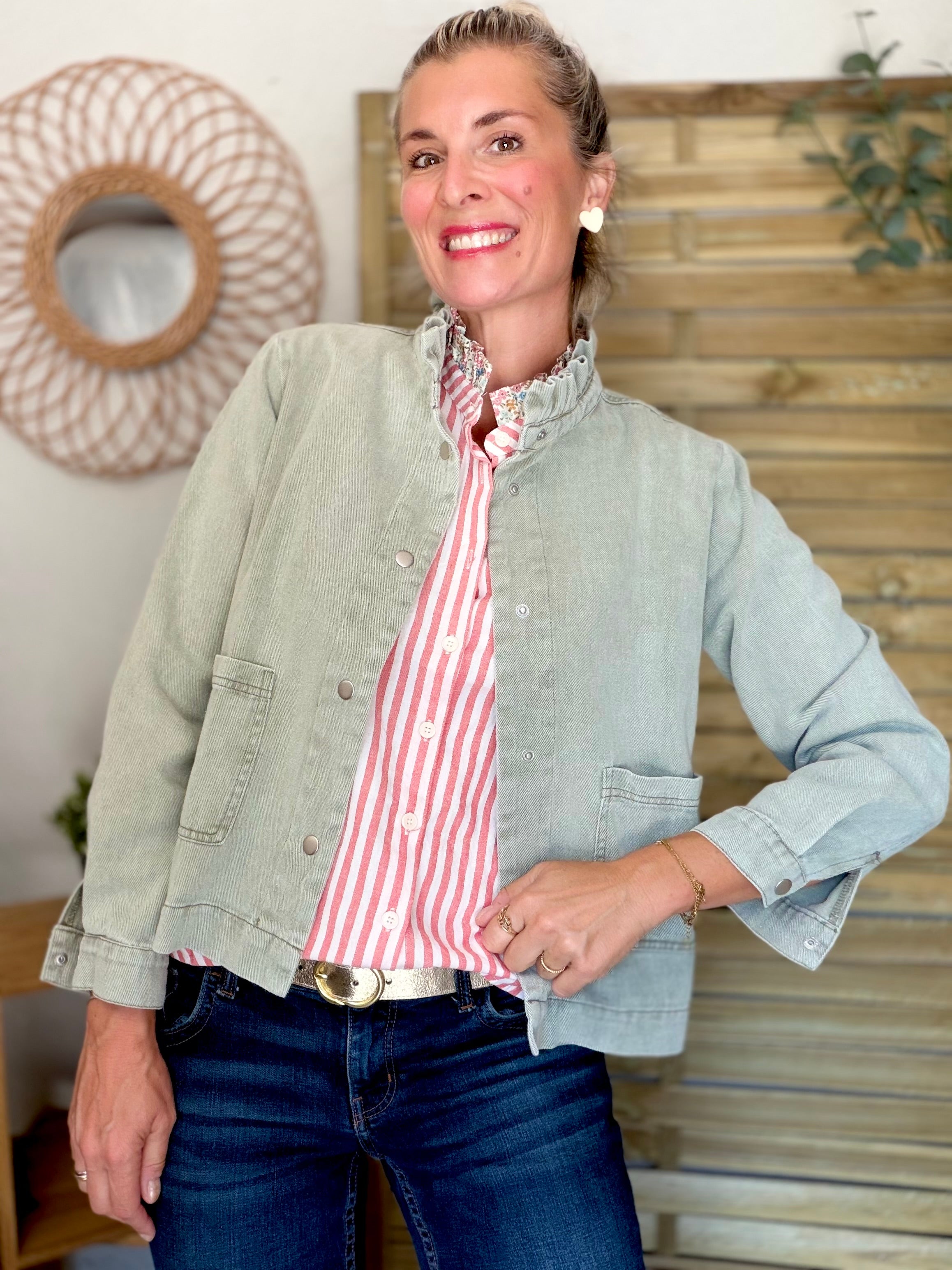 Veste courte légère col volanté JUNE - Kaki clair