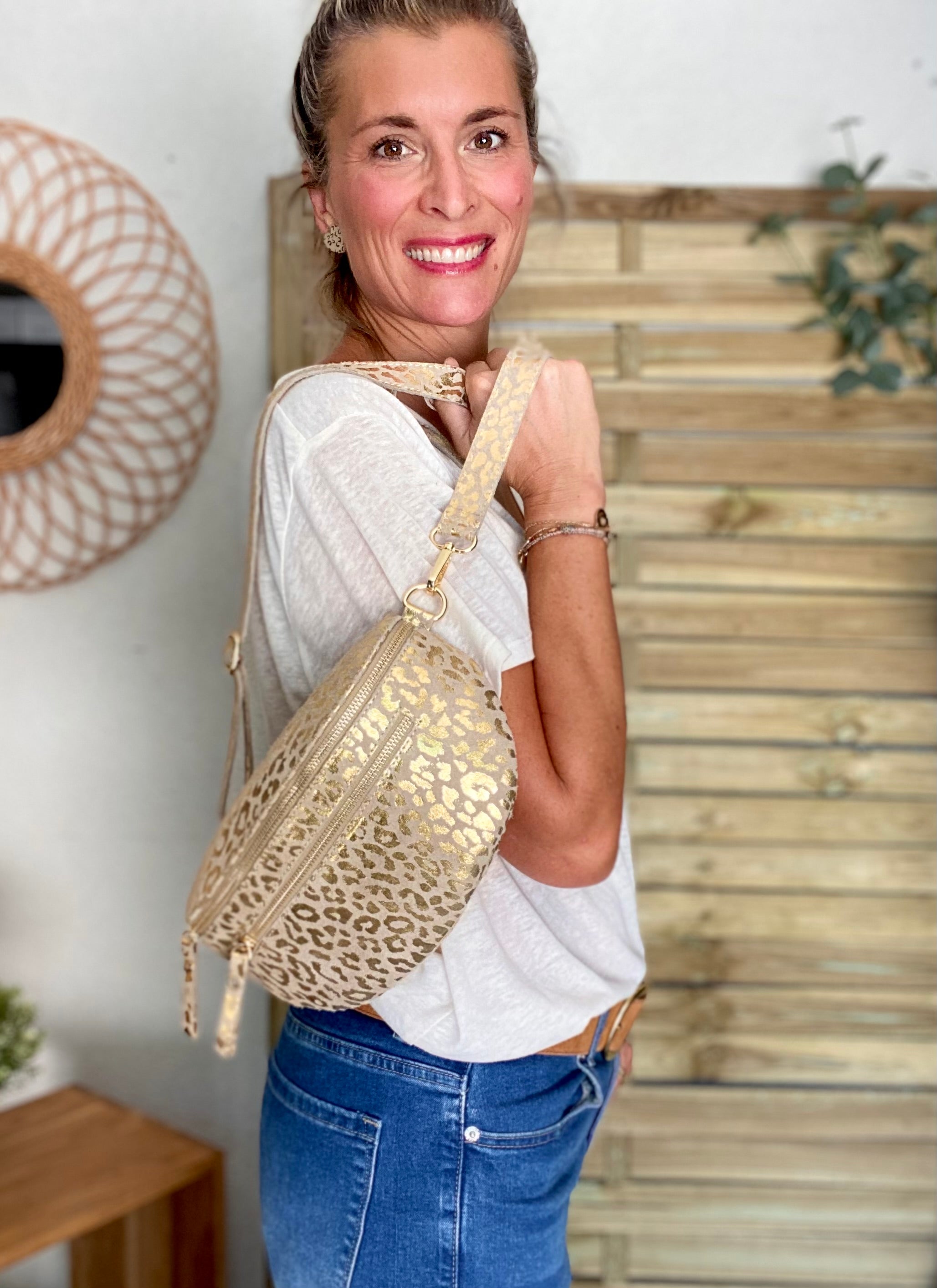 Sac banane en croûte de cuir Léo + poche avant ALISON - Léo doré