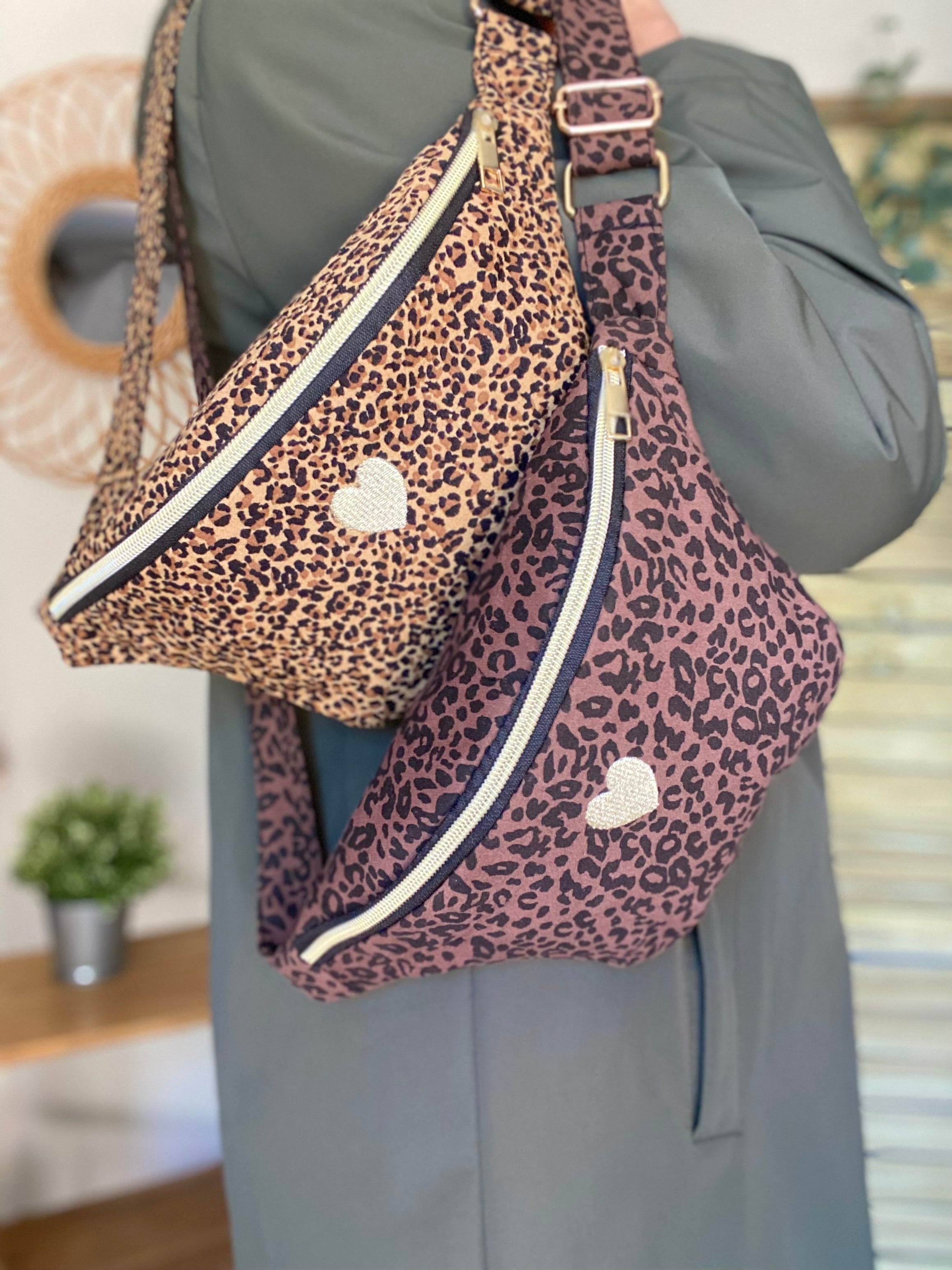 Sac banane COLETTE Coeur brodé 💛 motif Léopard 🐆