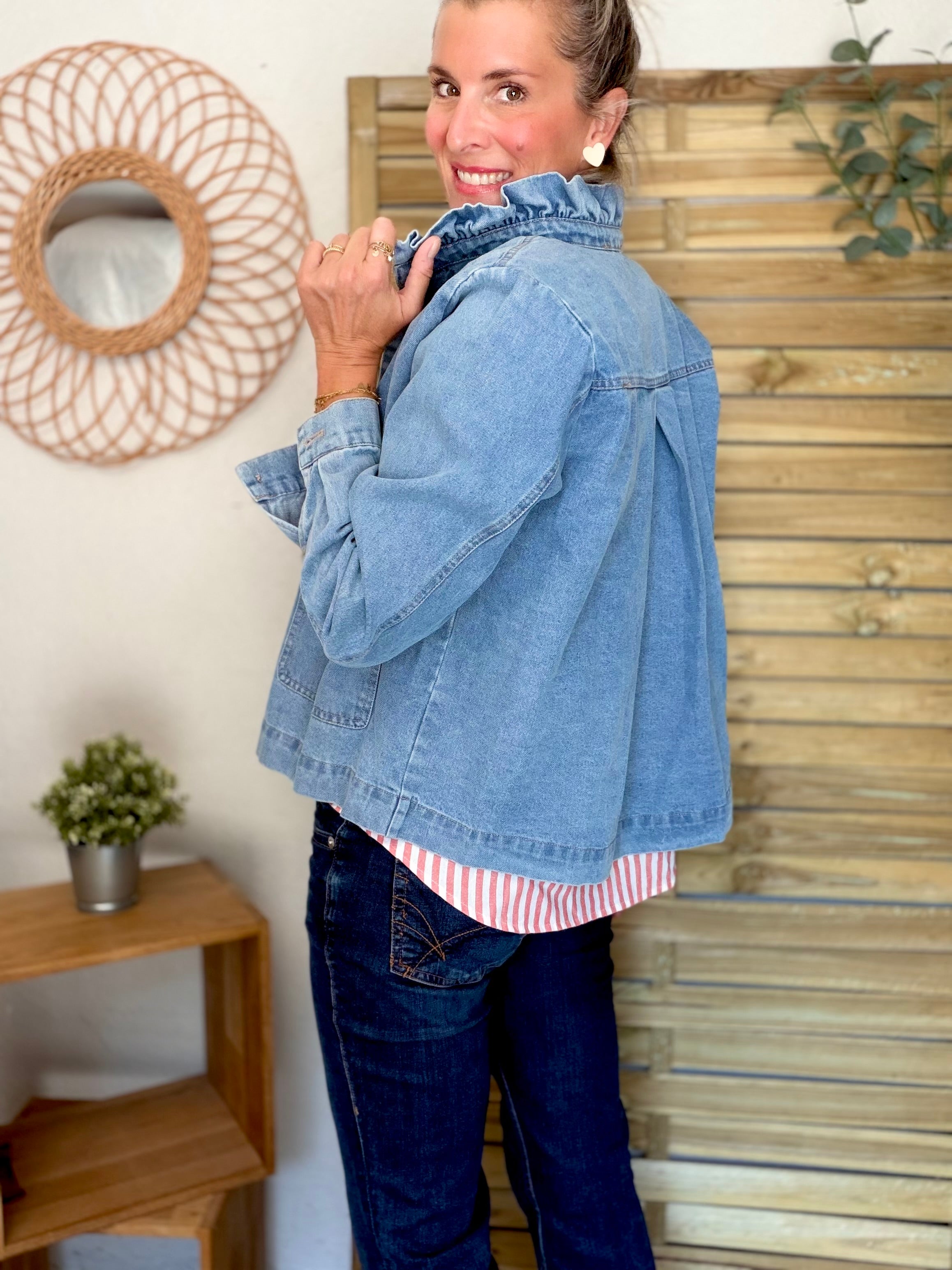 Veste courte légère col volanté JUNON Jean clair