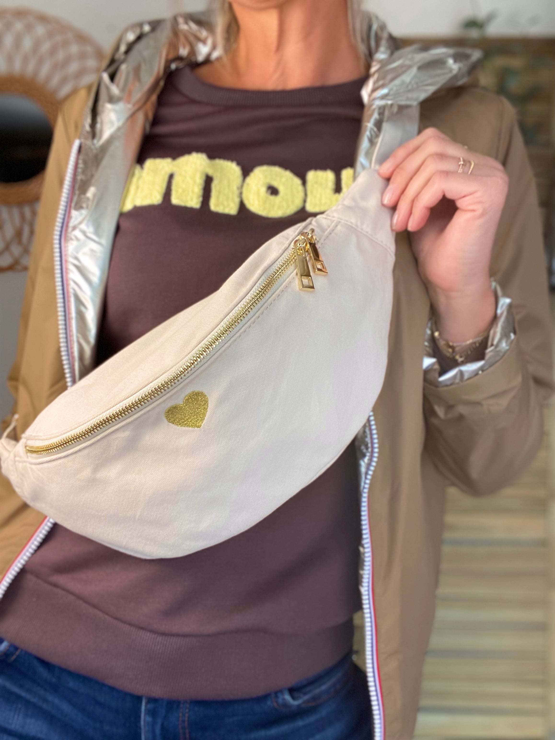 Sac banane en coton Coeur brodé 💛 CASSIDY - Écru