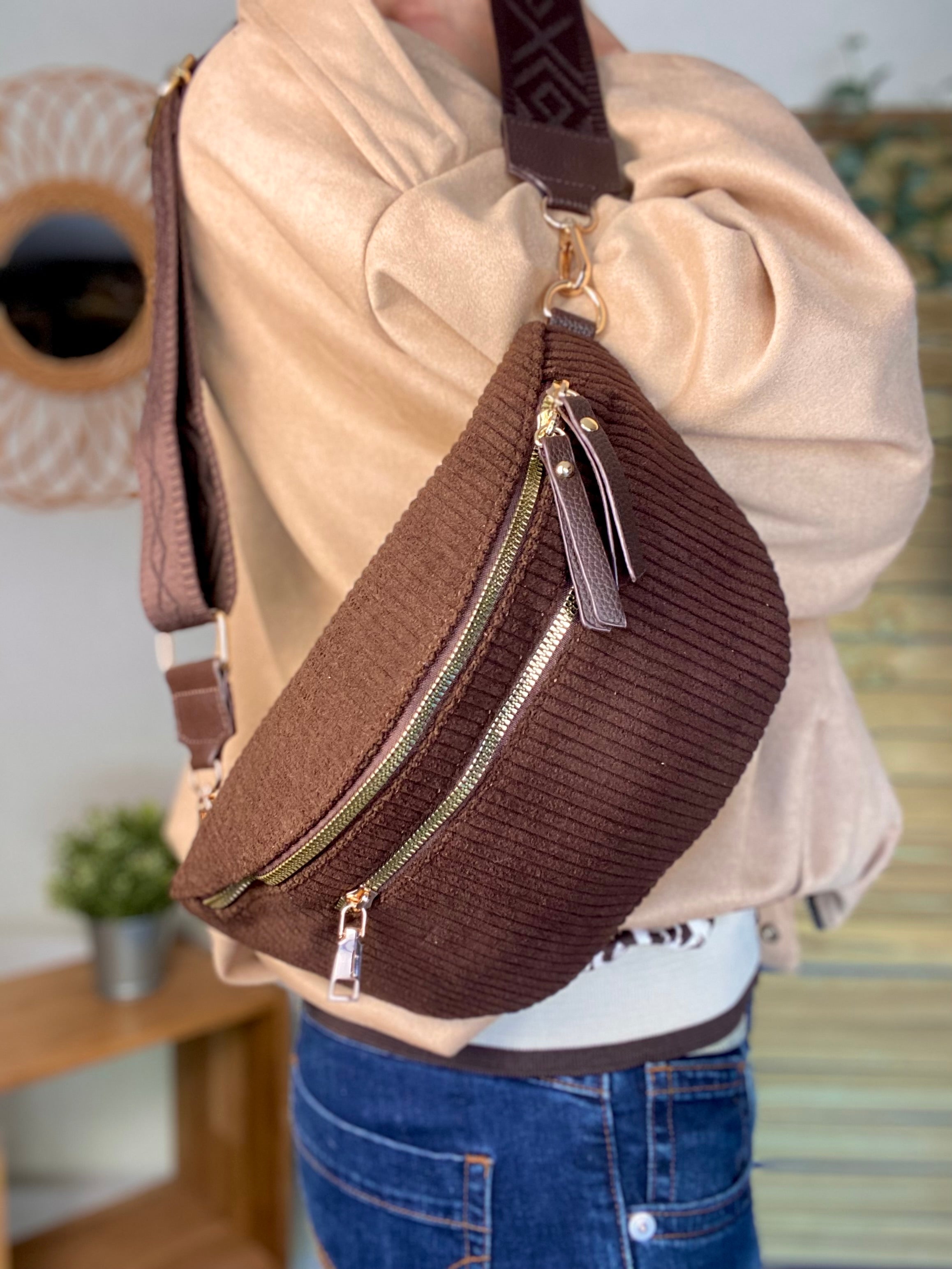 Sac banane L en velours côtelé 2 zips et sangle fantaisie - ASHLY - Chocolat (côtelé large)