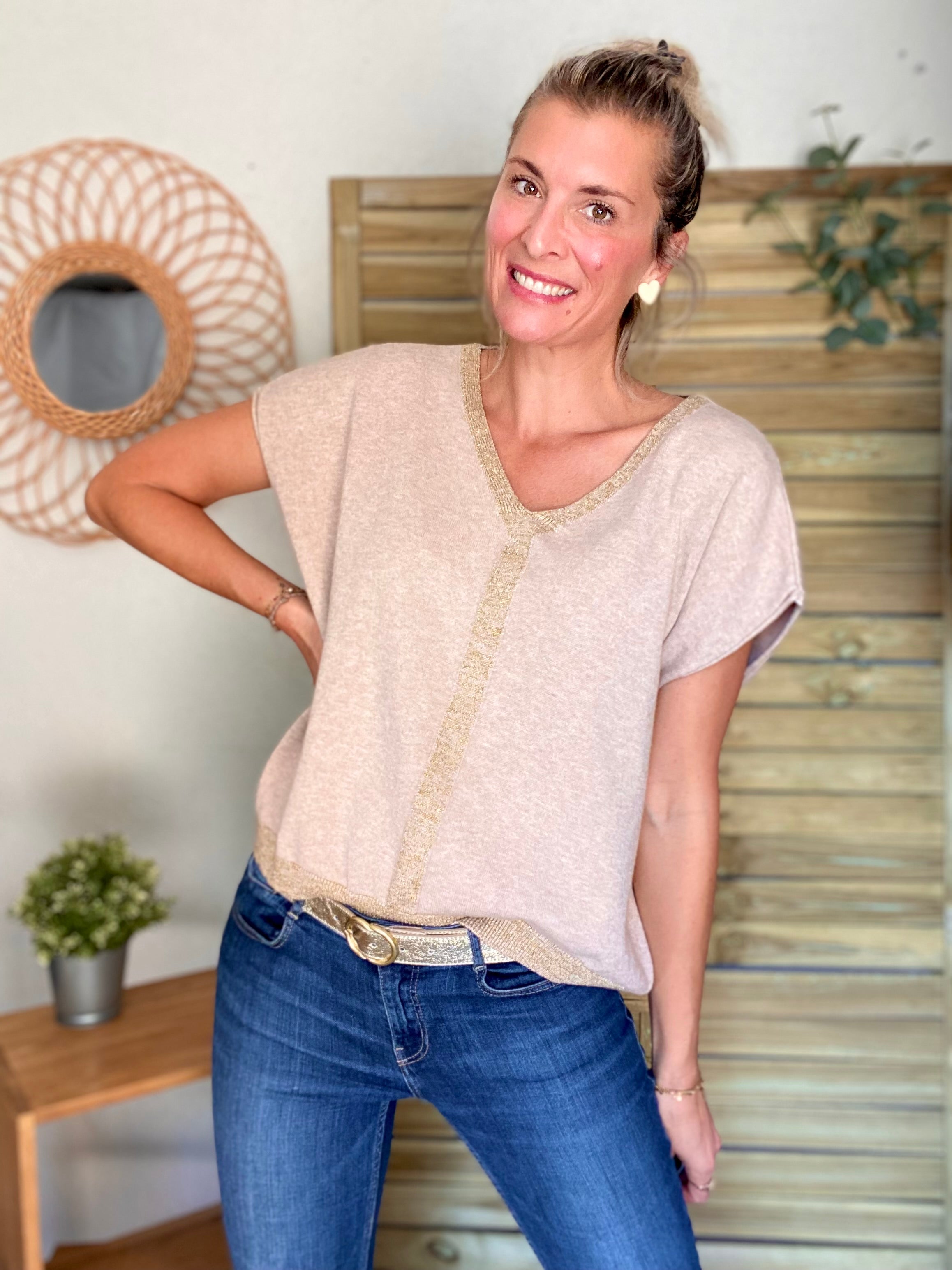 Pull fin avec lurex doré, col V - GISÈLE - Beige