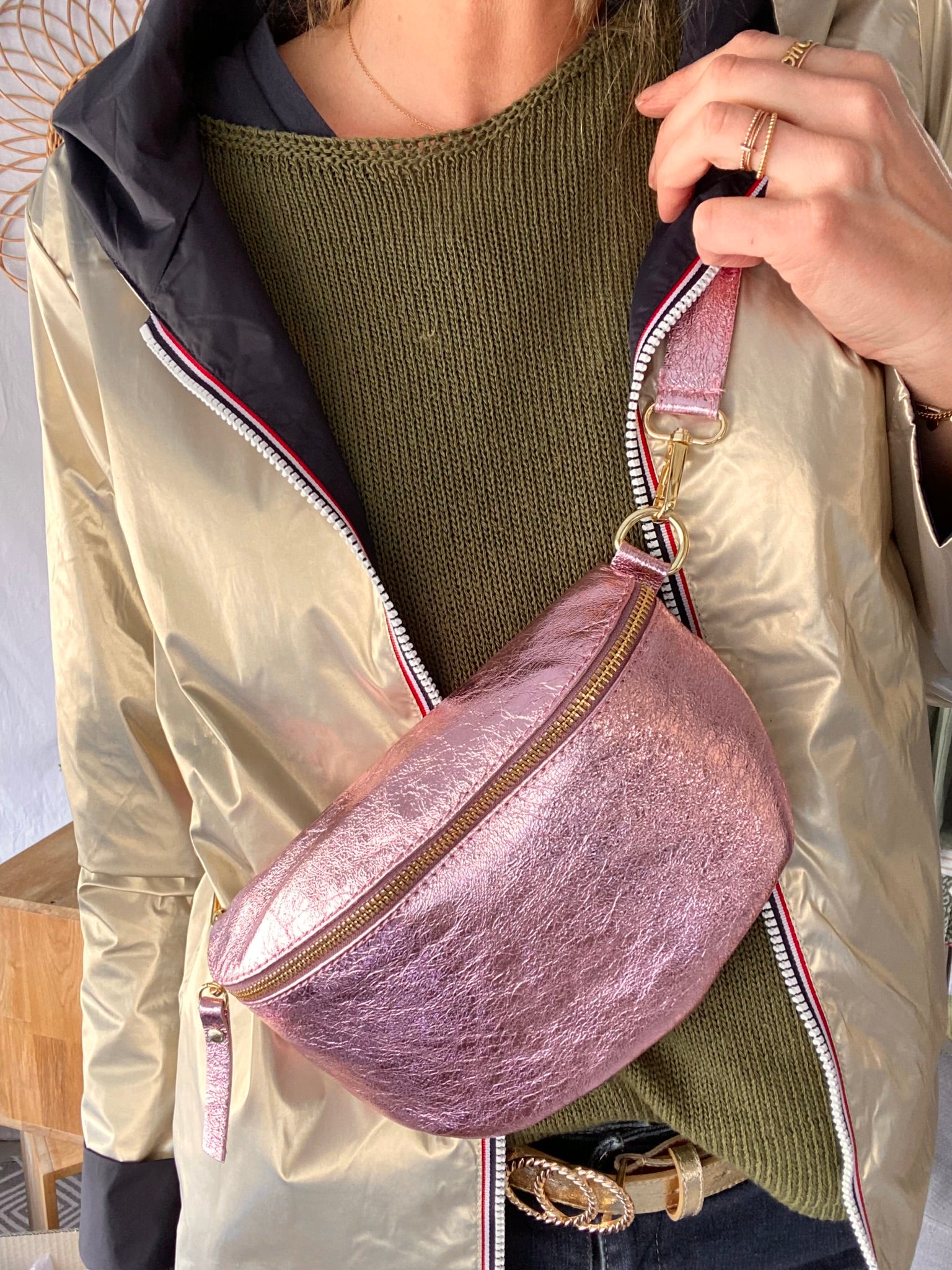 Sac banane M en cuir irisé 24cm ROMY Rose clair (12 coloris)