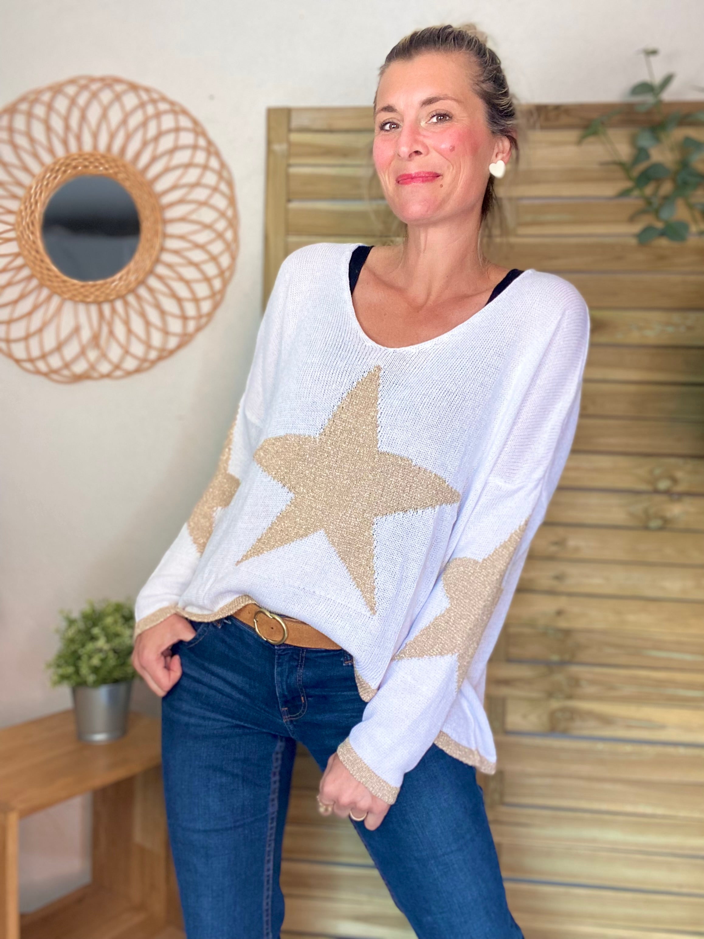 Pull Oversize col V étoiles doré ALMA - Blanc