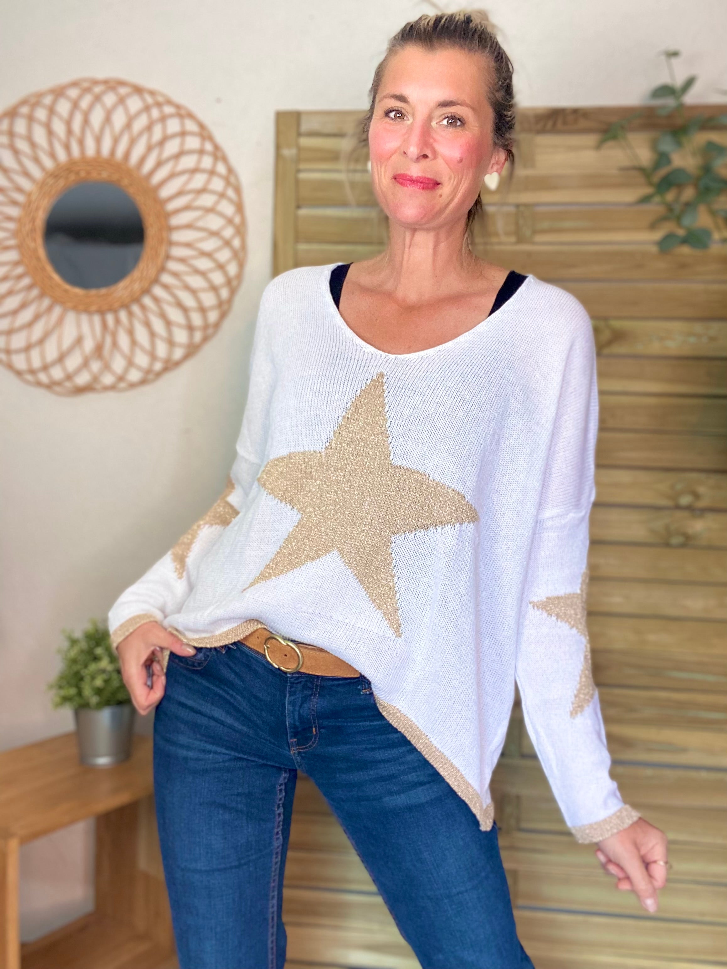 Pull Oversize col V étoiles doré ALMA - Blanc