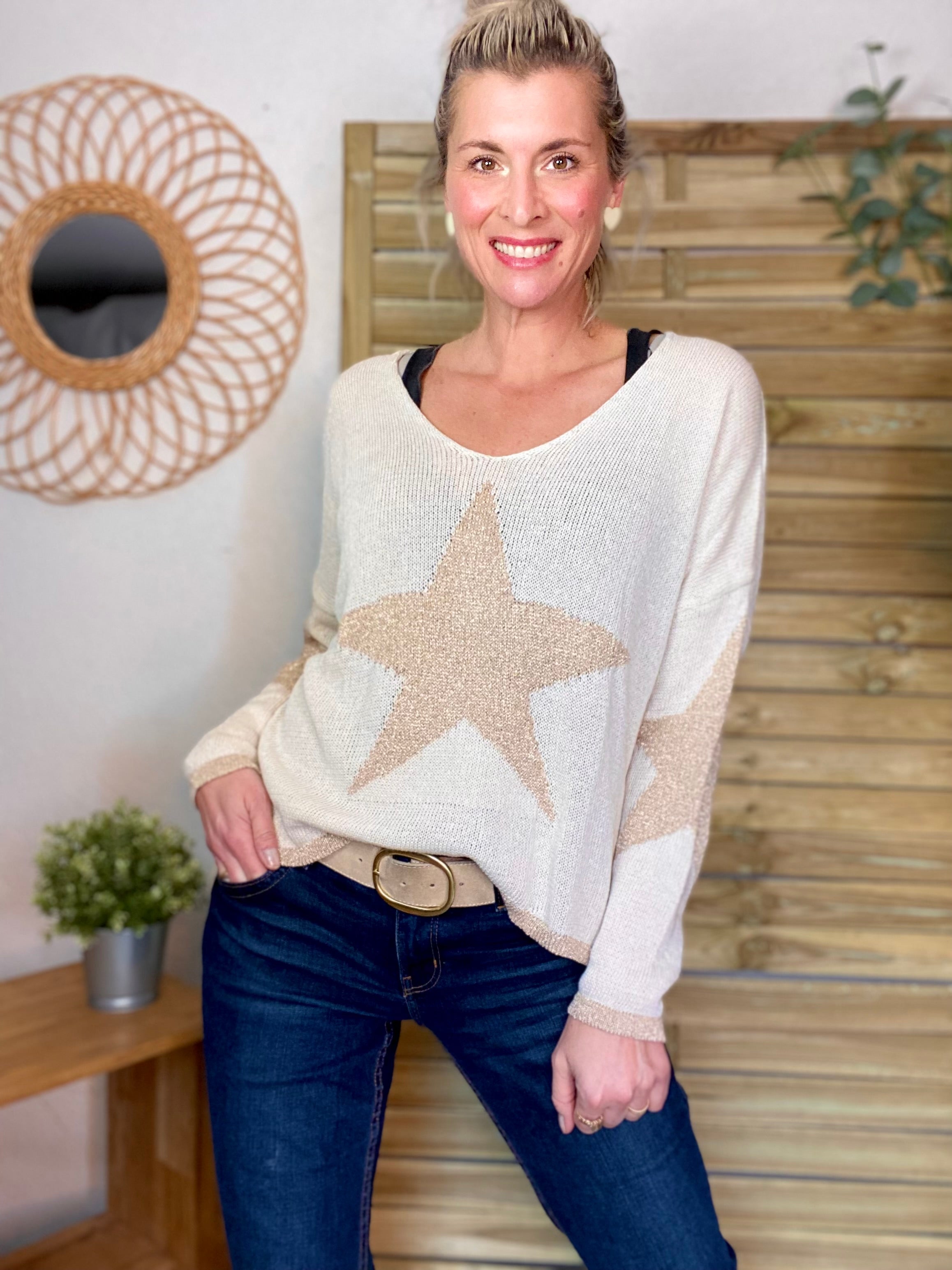 Pull Oversize col V étoiles doré ALMA - Écru
