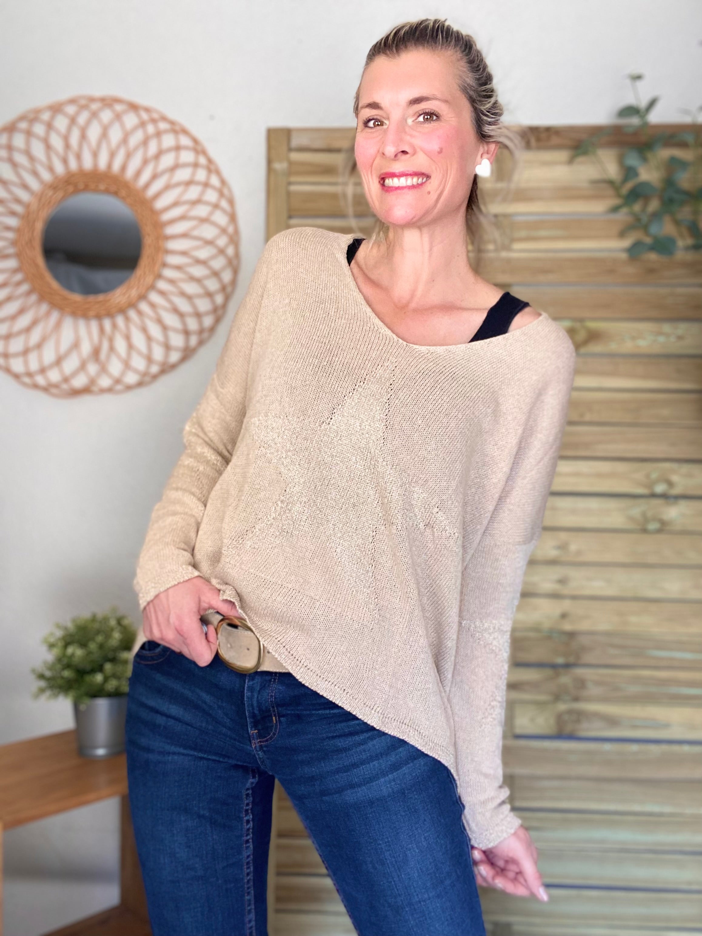 Pull Oversize col V étoiles dorées ALMA - Beige