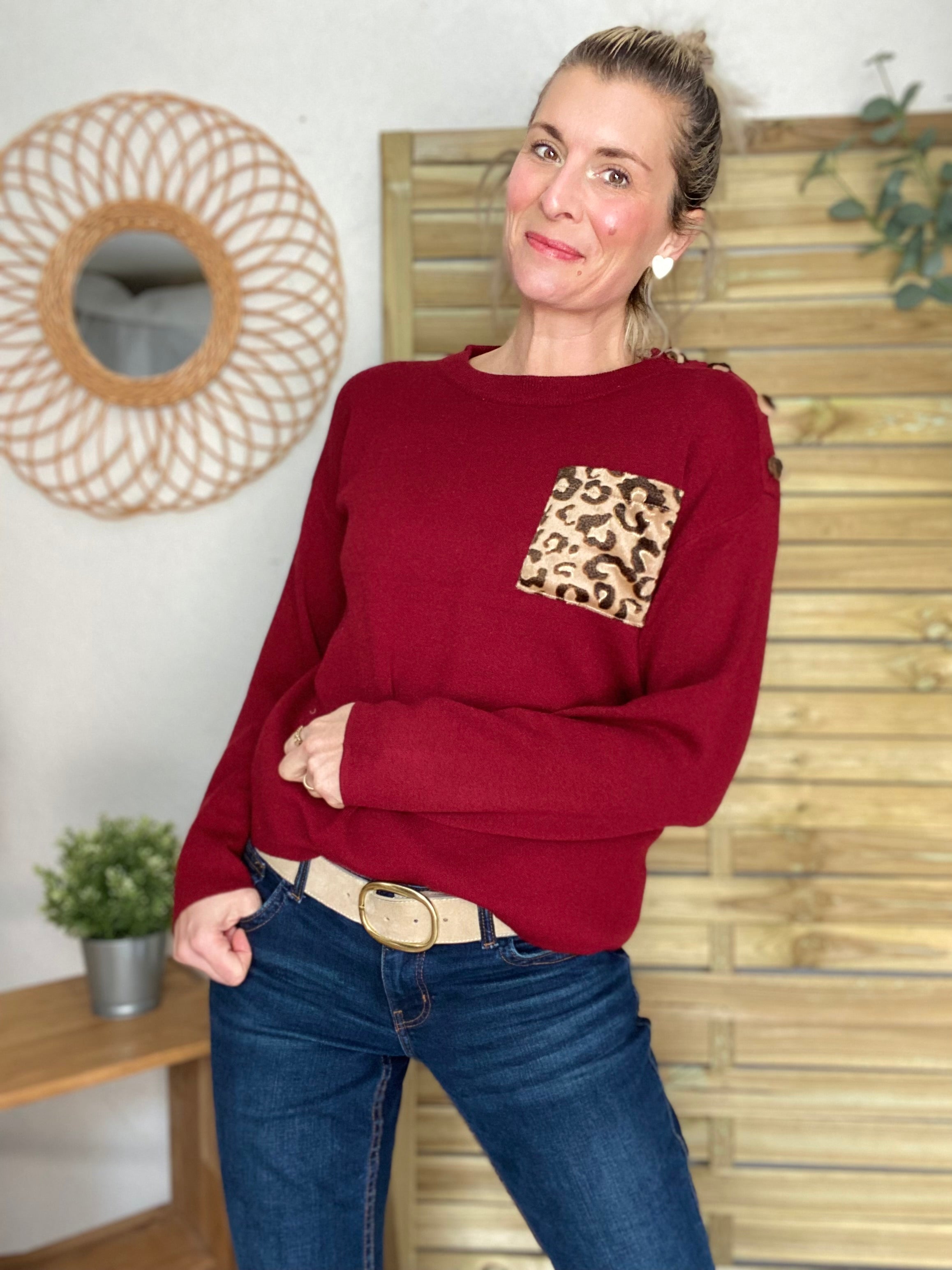 Pull avec poche et boutons Léo ISAURE - Bordeaux