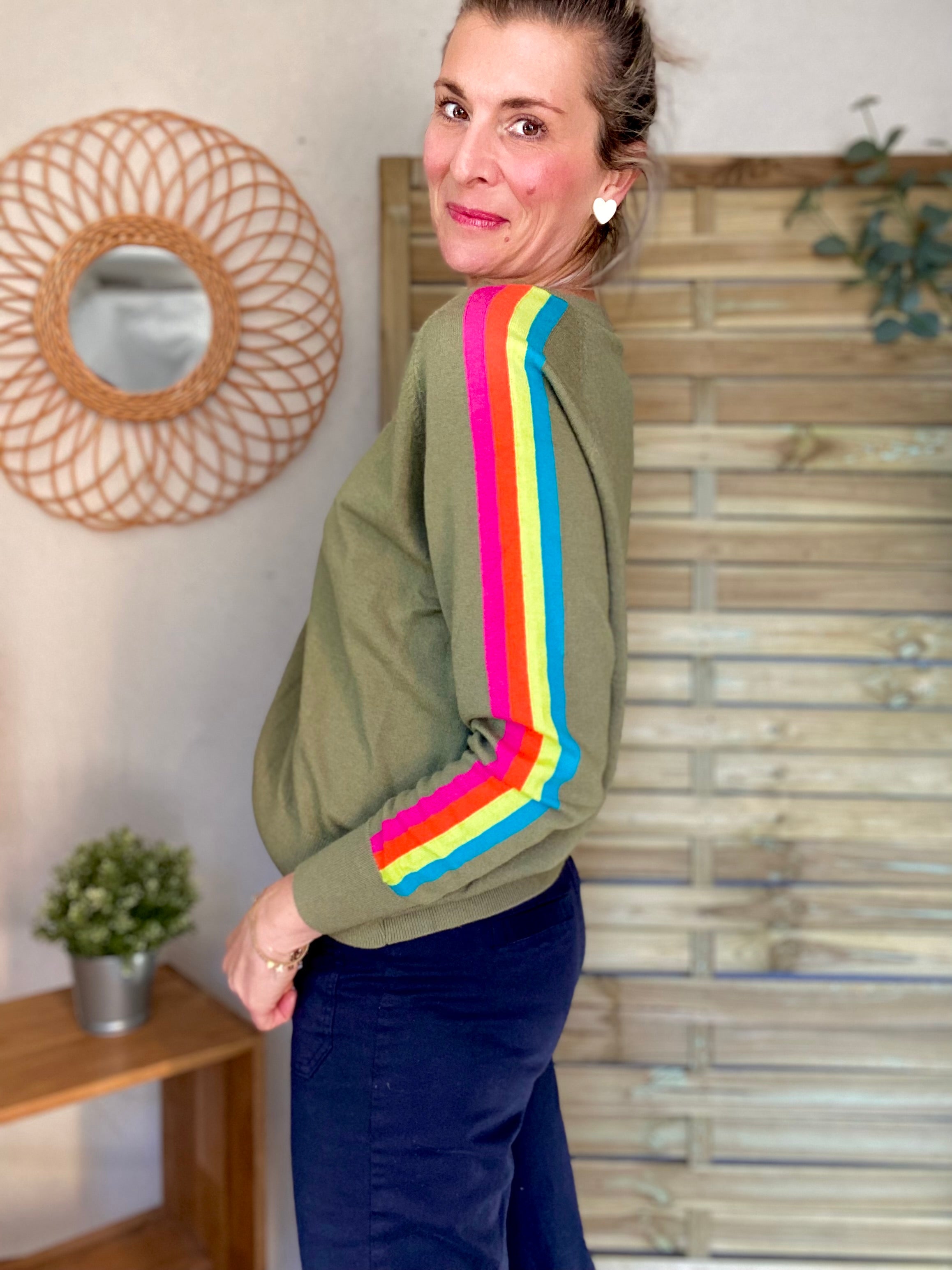 Pull fin avec bandes colorées, col V - RAINBOW Kaki