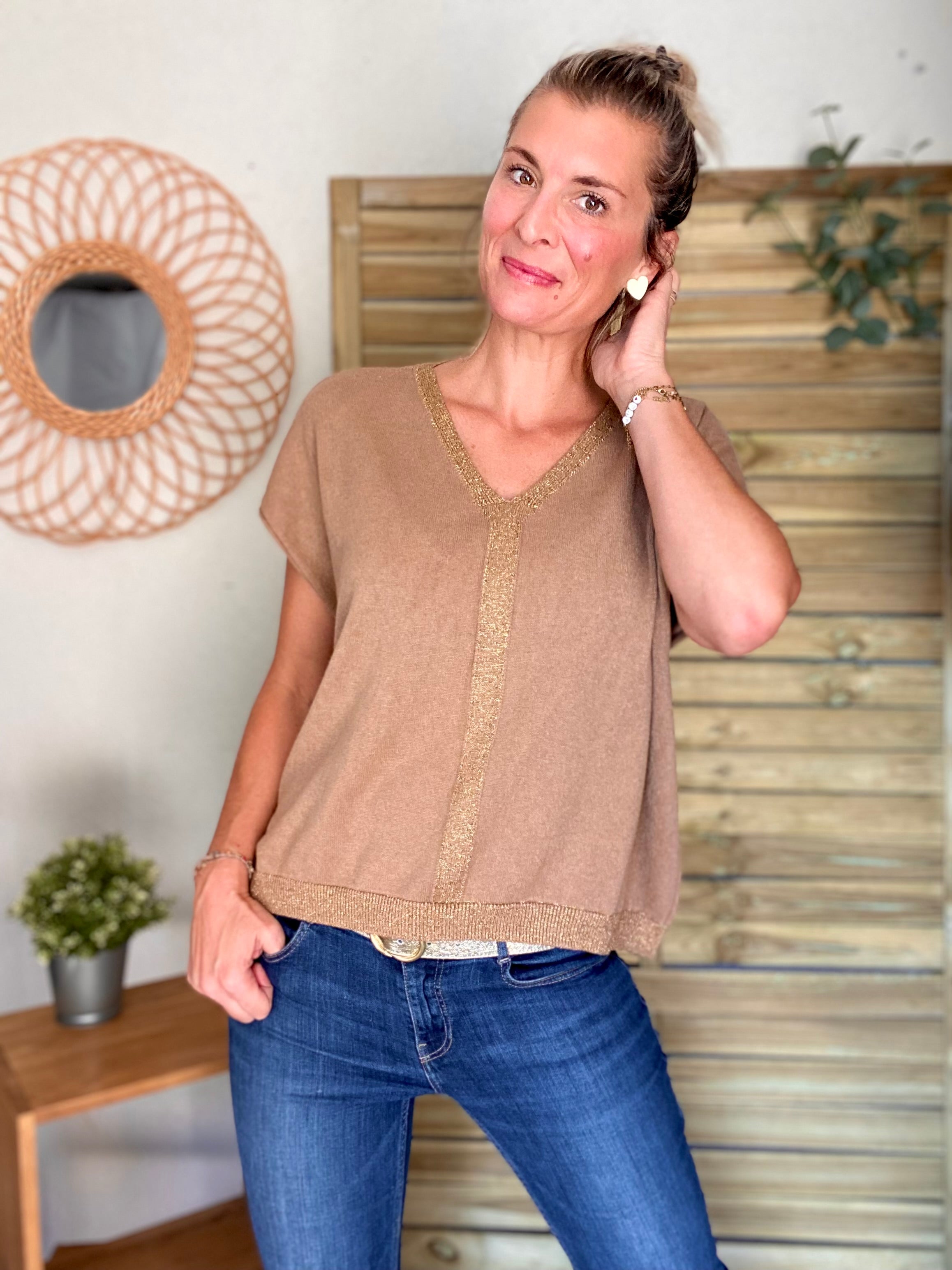 Pull fin avec lurex doré, col V - GISÈLE - Camel 