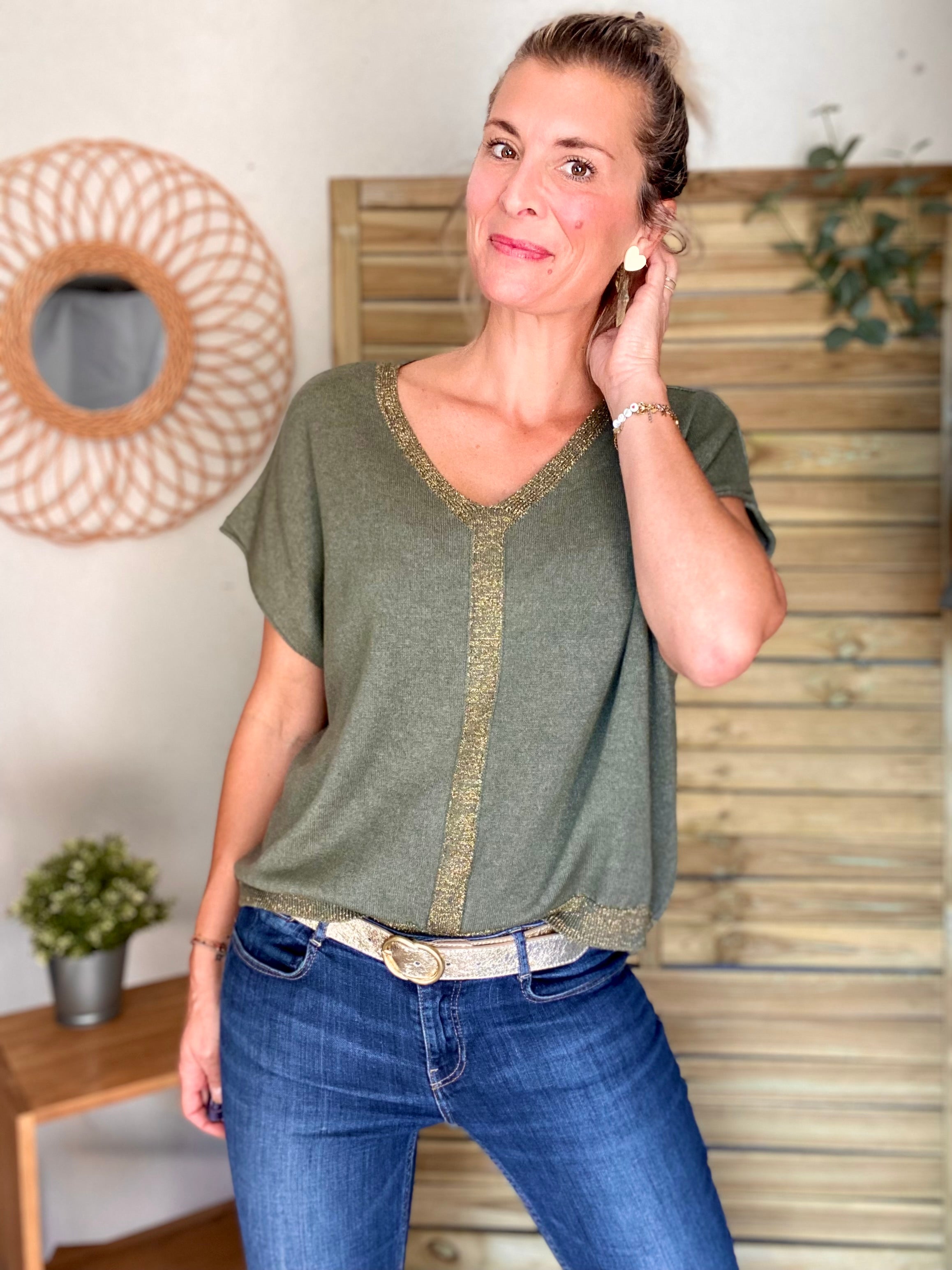 Pull fin avec lurex doré, col V - GISÈLE - Kaki 