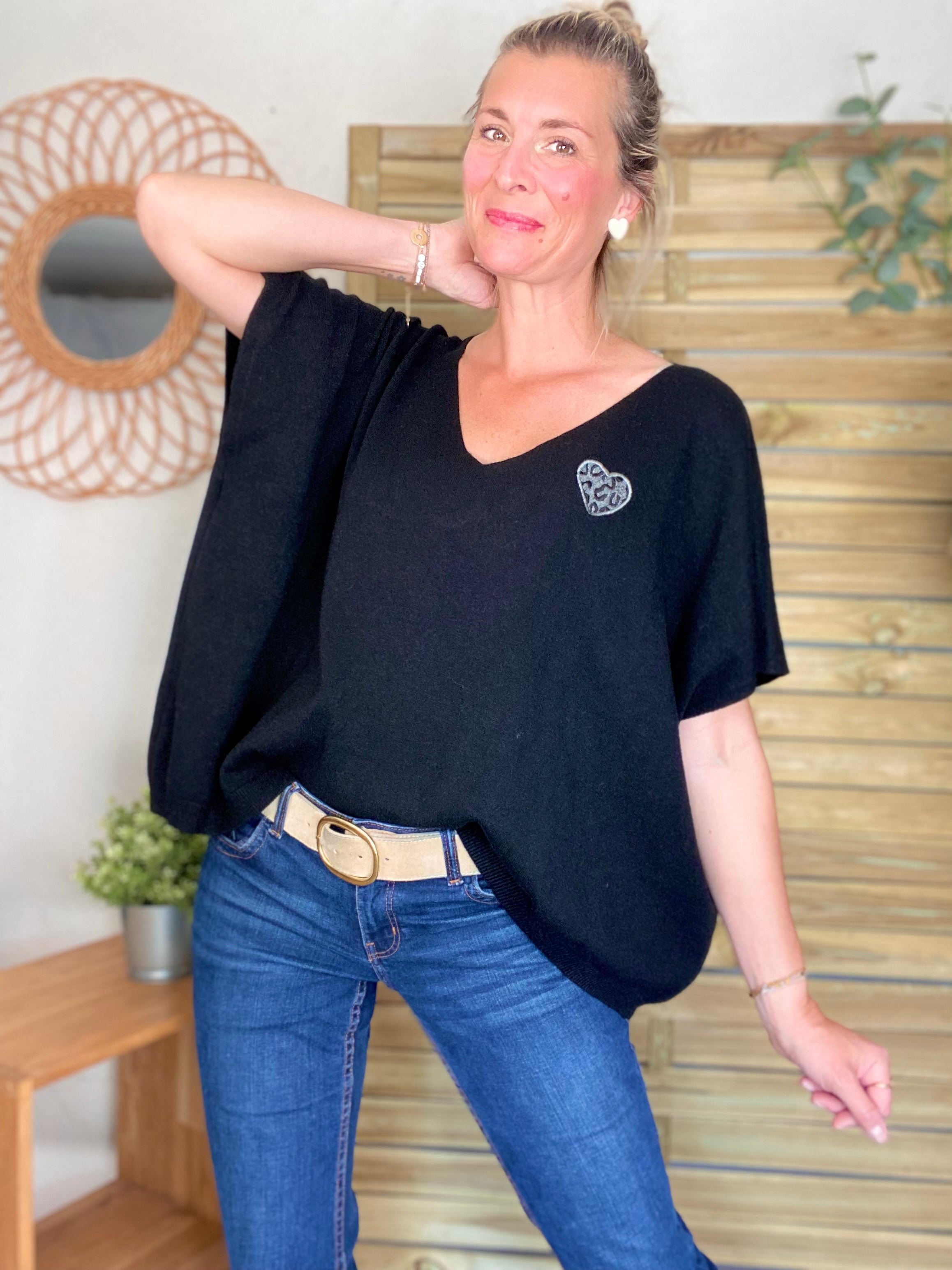 Pull oversize manches courtes col V Coeur léo IRINA - Noir