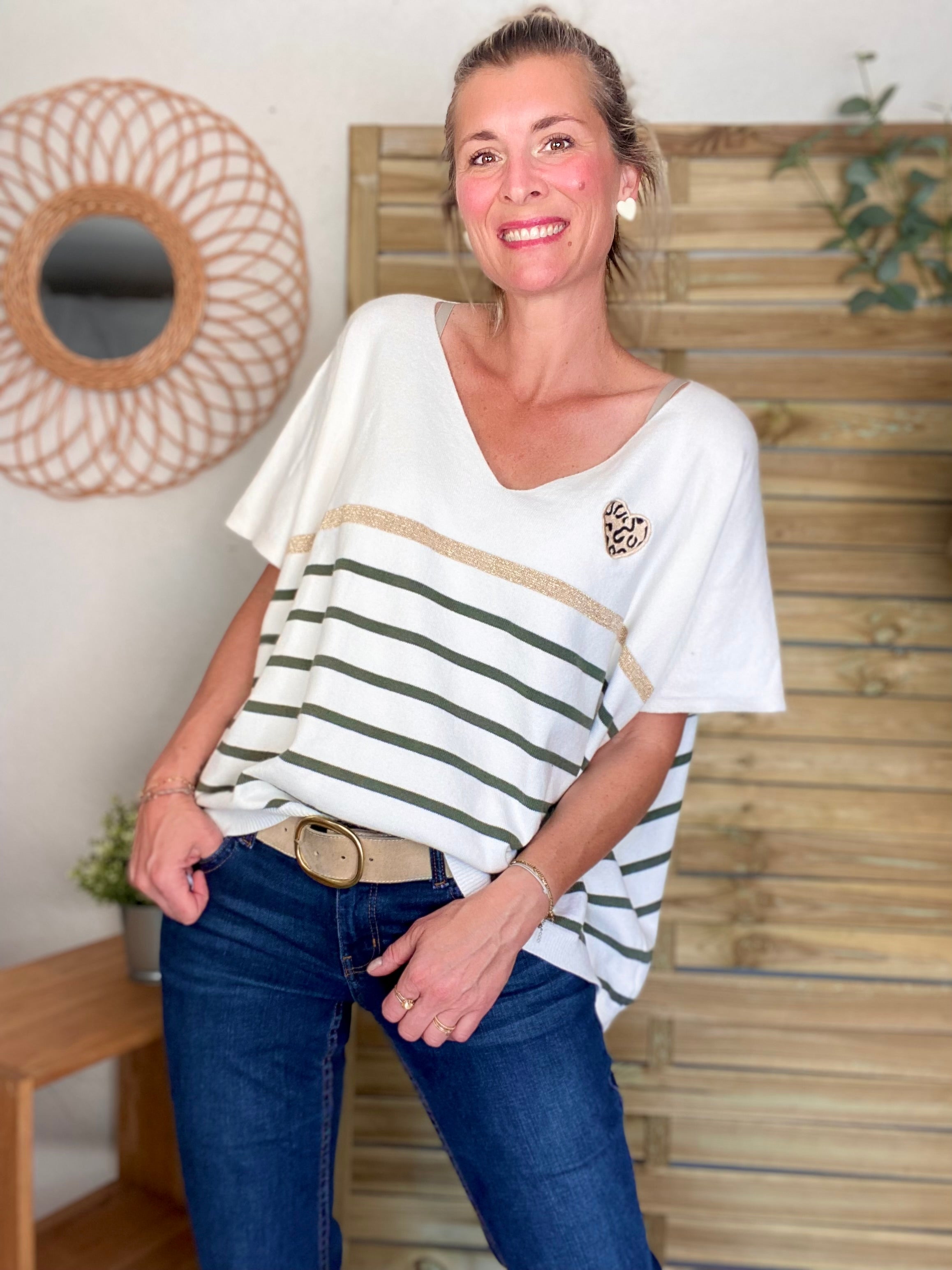 Pull oversize manches courtes col V Coeur léo IRINA - Rayé Kaki