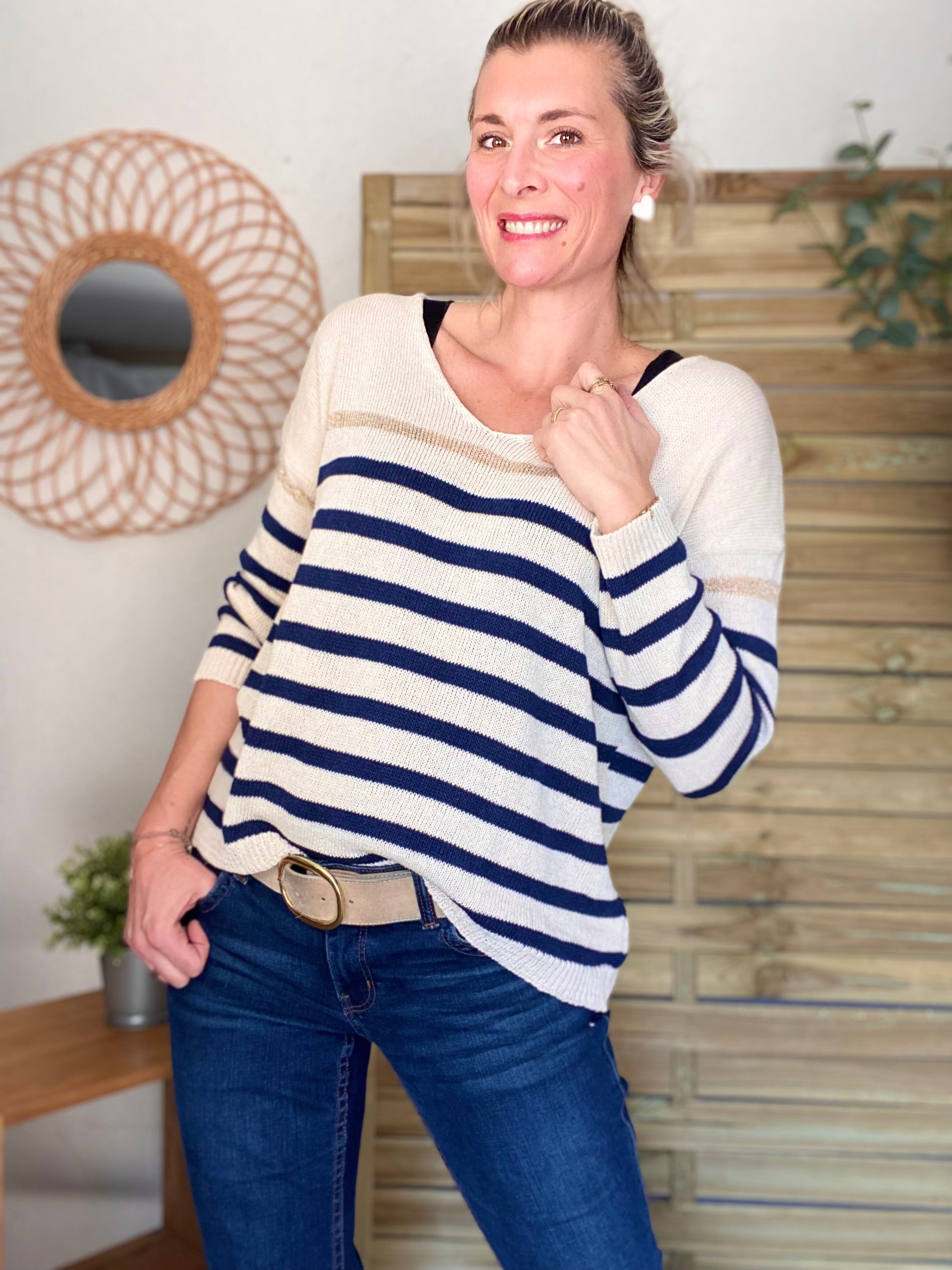 Pull rayé col V LOUANE bleu marine et doré