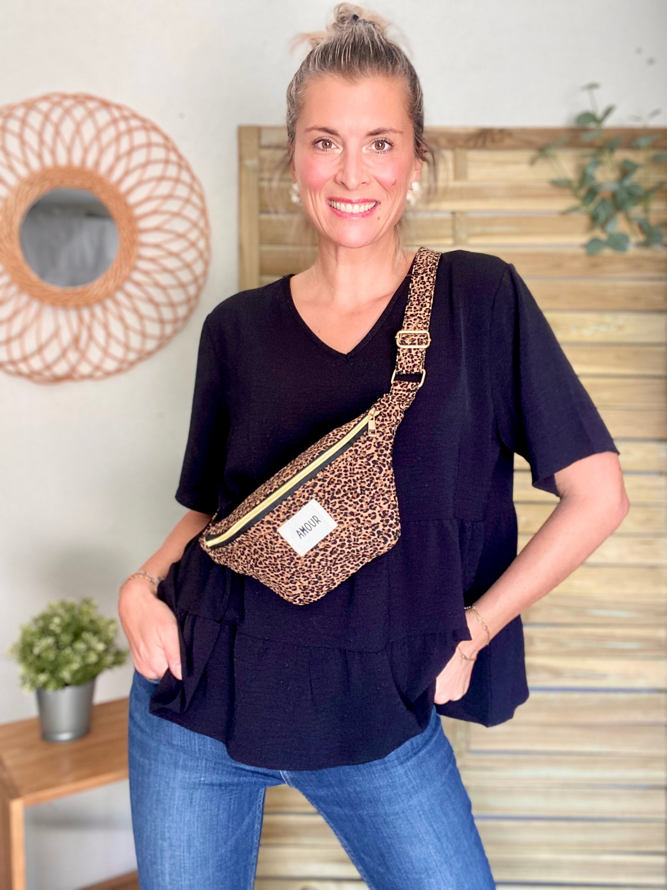 Sac banane COLETTE écusson Amour ou Bichette - motif Léopard