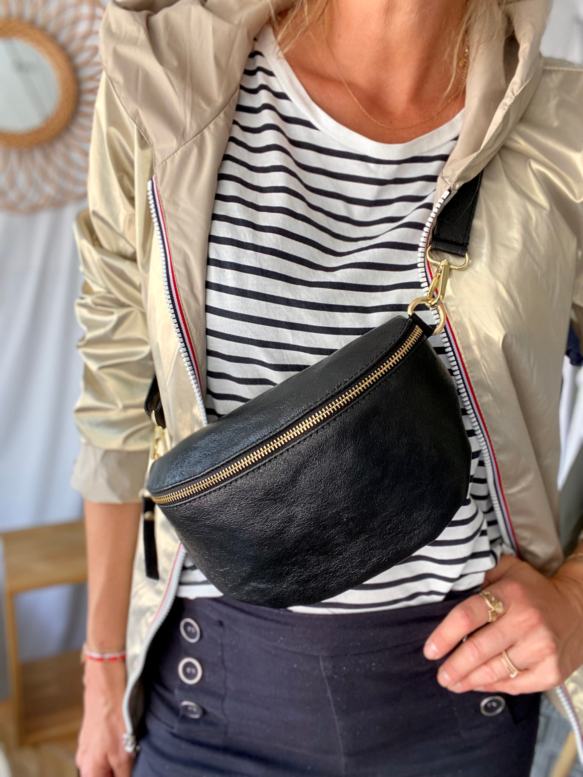 Sac banane M en cuir irisé 24cm ROMY Noir