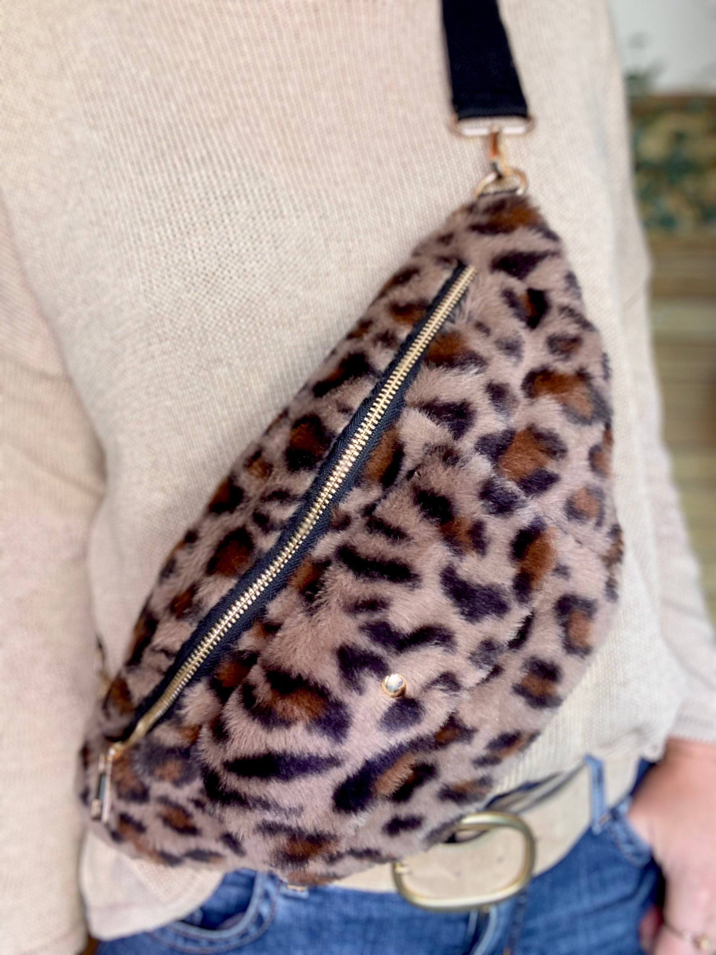 Sac banane XL avec poche avant, fourrure Léo - CHELSEA