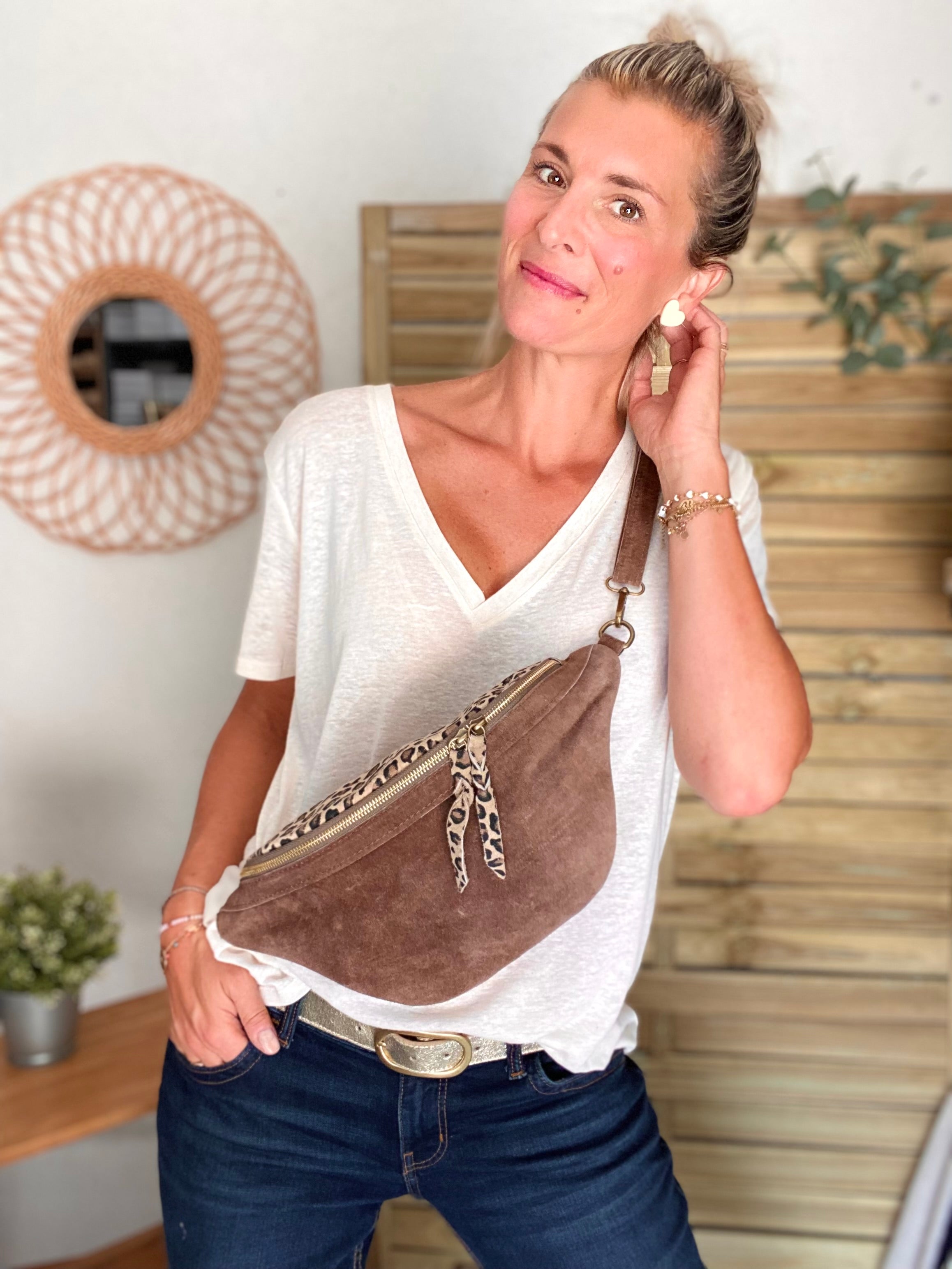 Sac banane XL en croute de cuir / effet daim AVA - Léo Taupe
