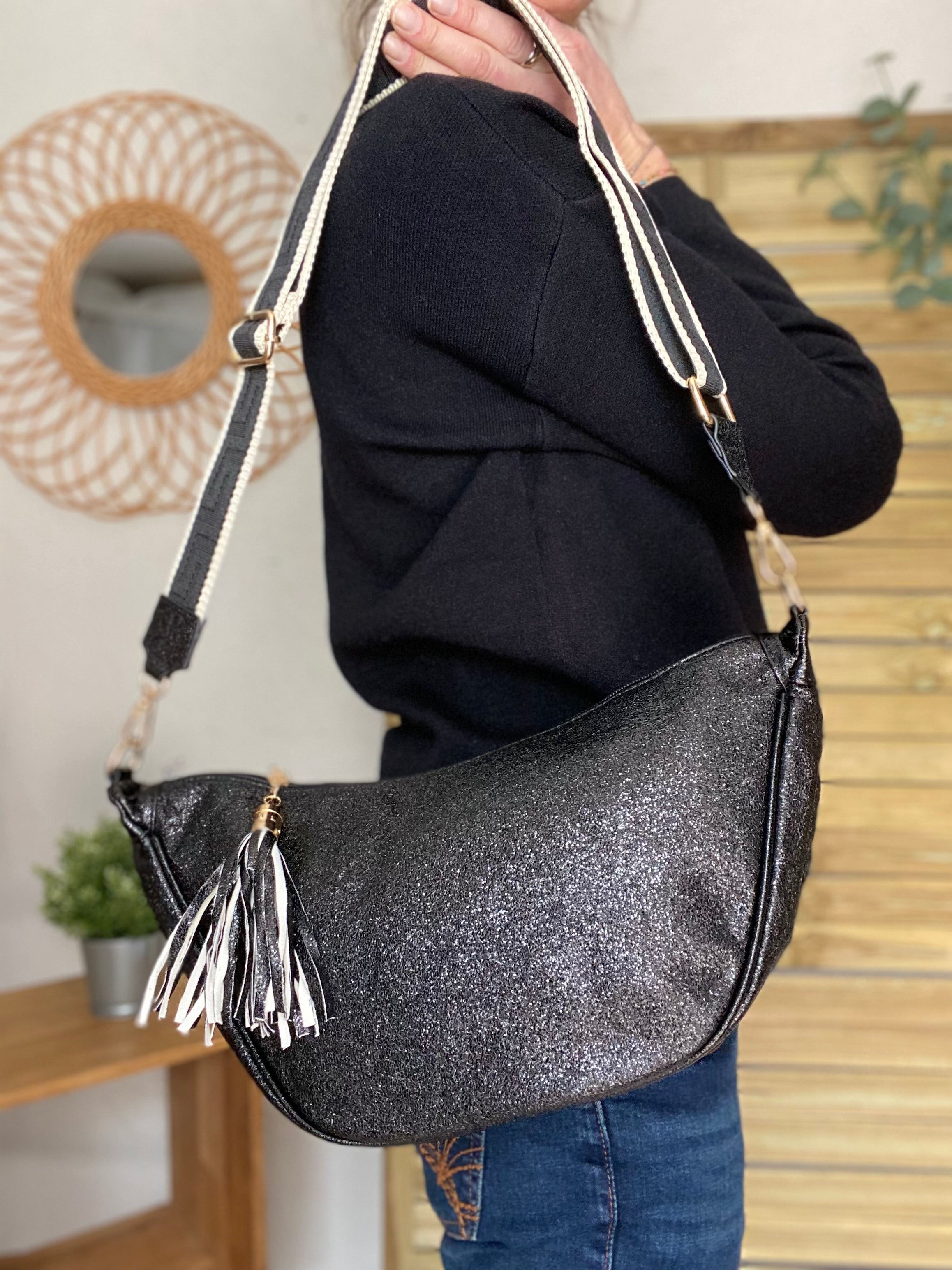 Sac besace demi-lune XL irisé, sangle fantaisie - AMY - Noir irisé