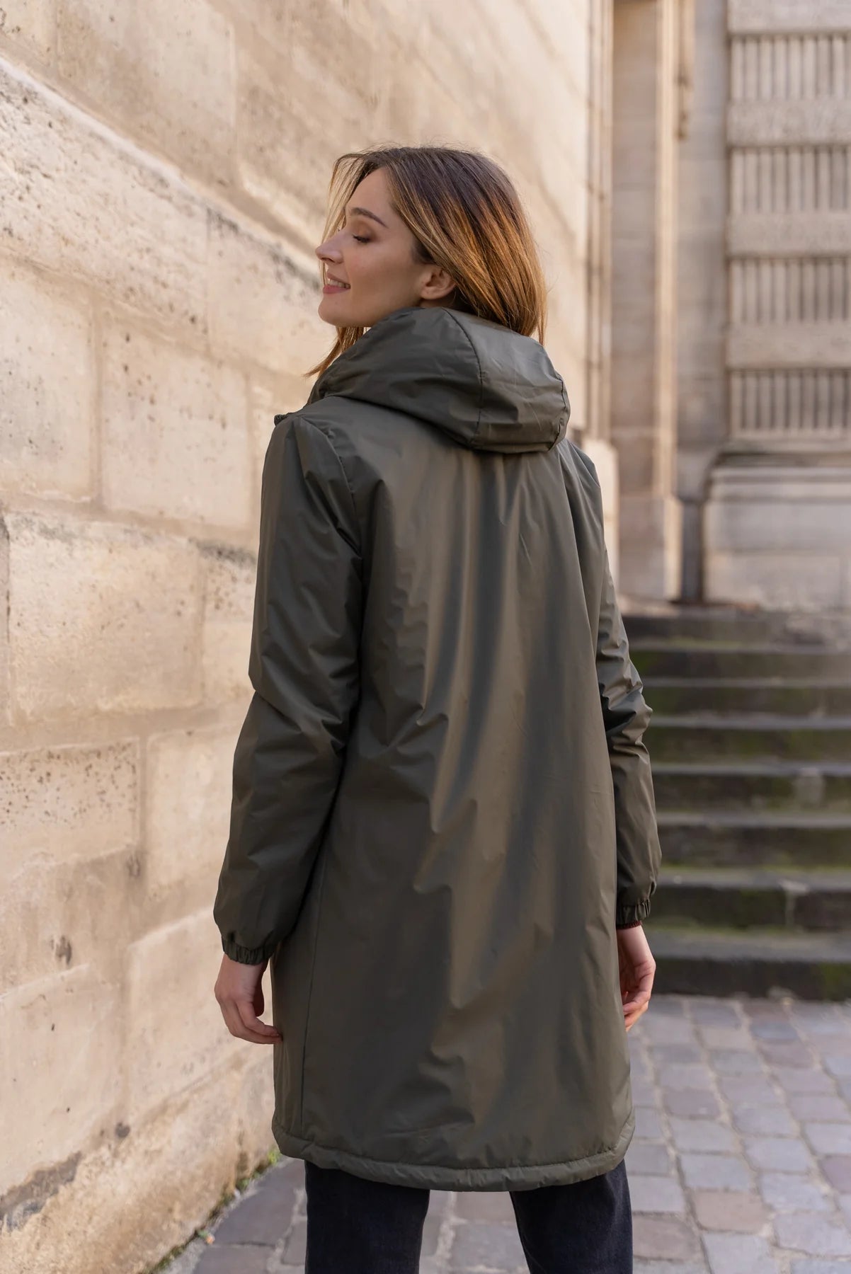 Manteau imperméable femme avec capuche sale