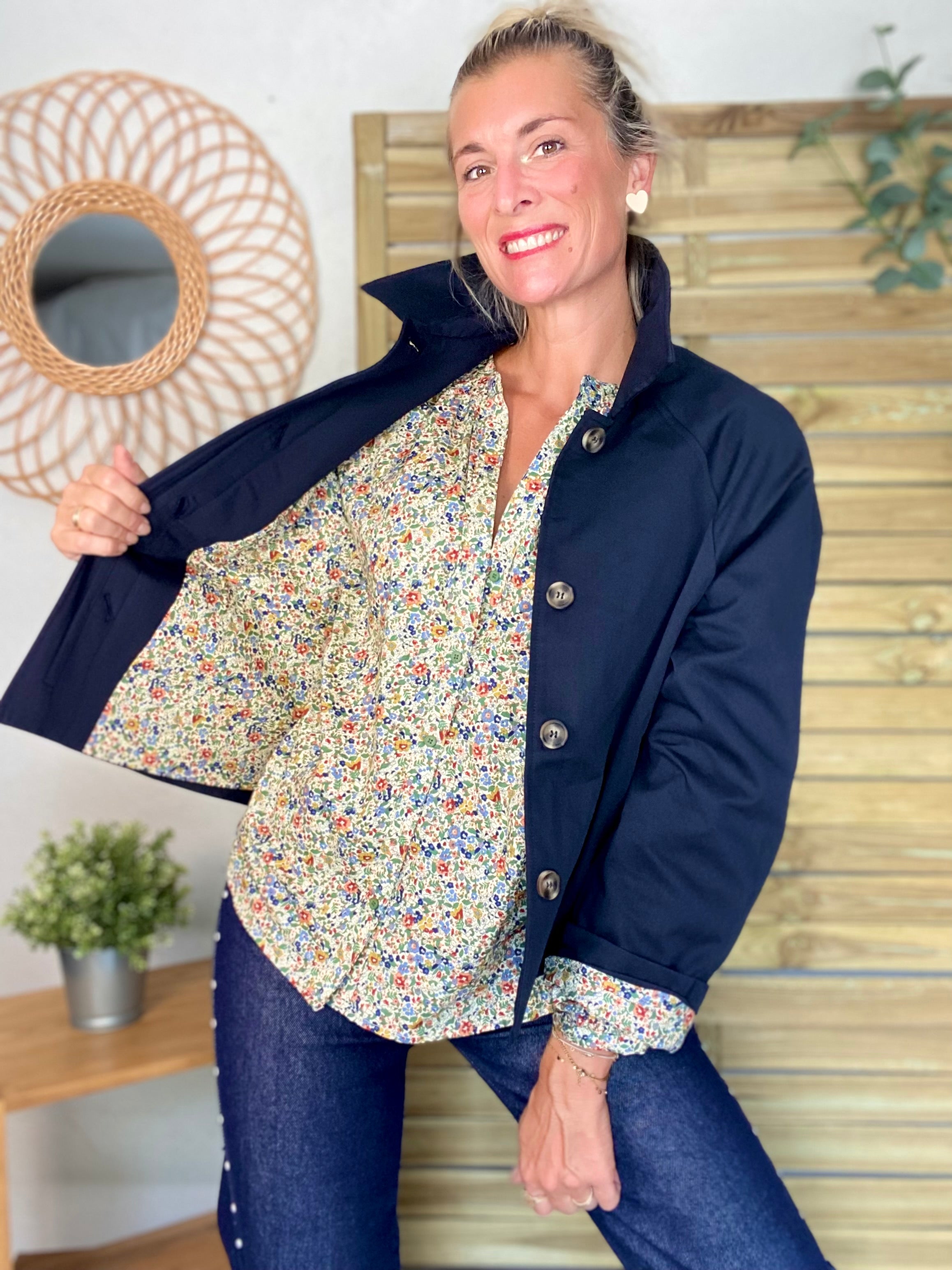 Veste Trench en coton bleu marine avec Liberty - MAHAUT