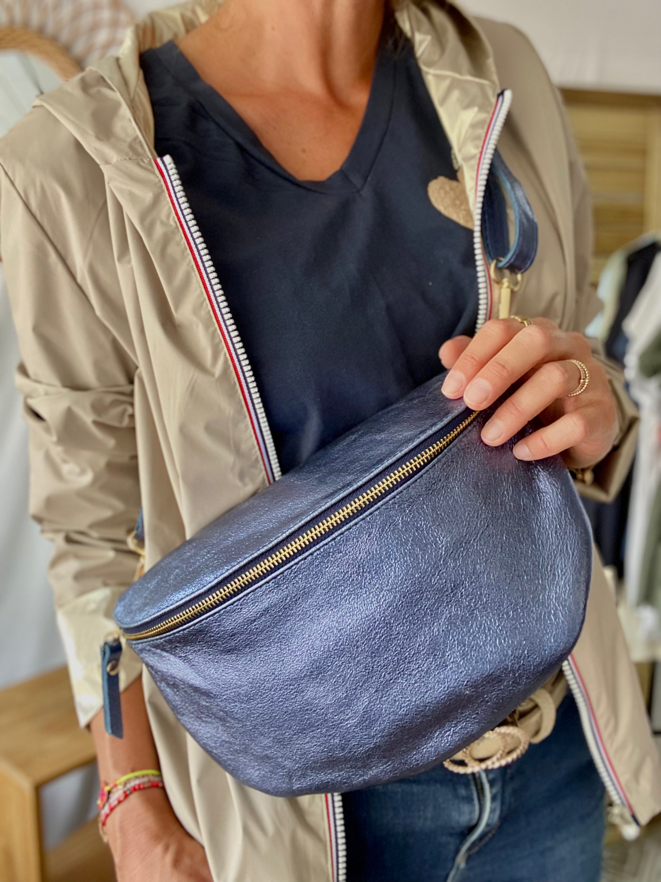 Sac banane XL en cuir irisé 30cm - JANIS - Bleu jean