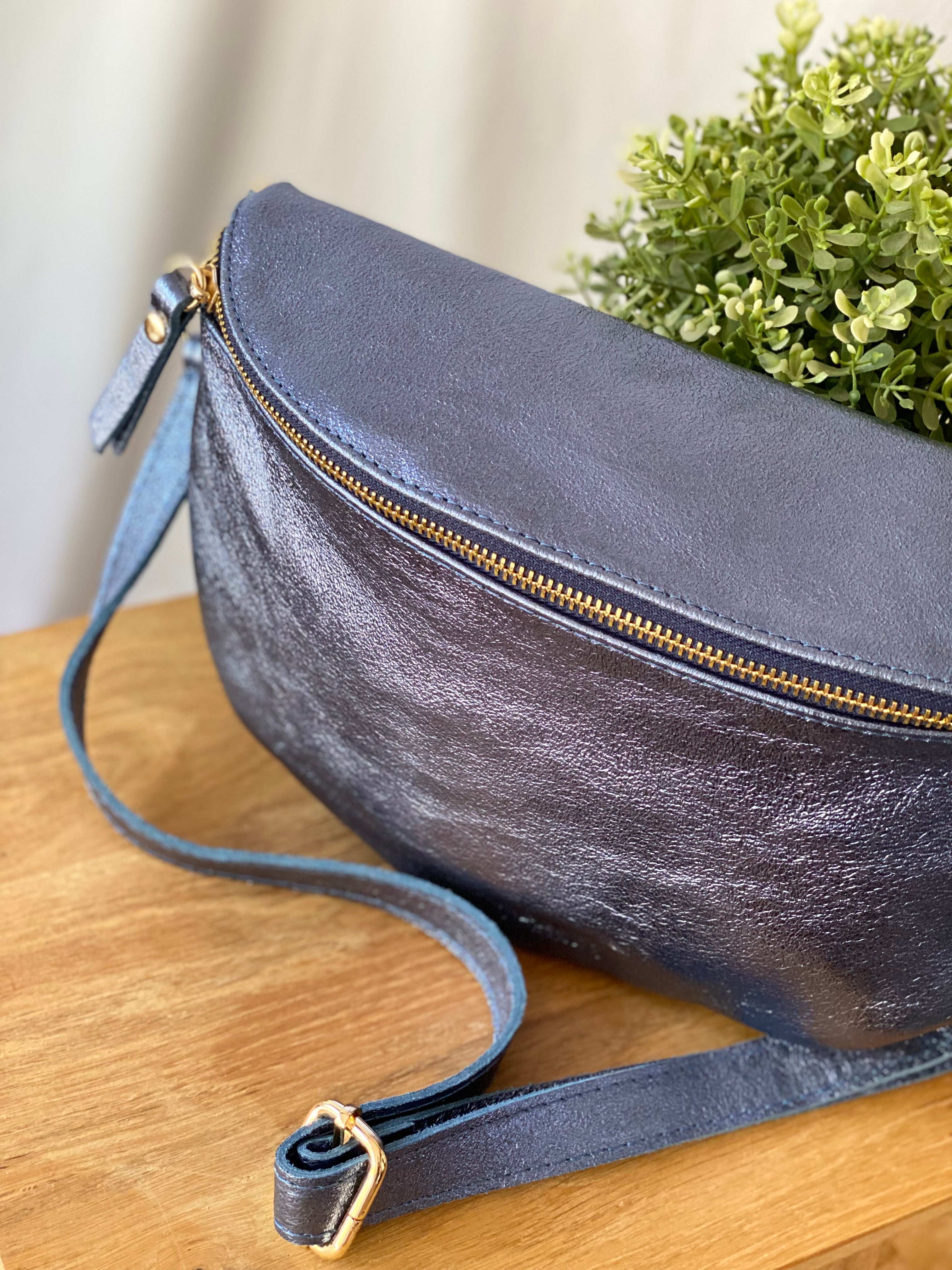 Sac banane XL en cuir irisé 30cm - JANIS - Bleu jean