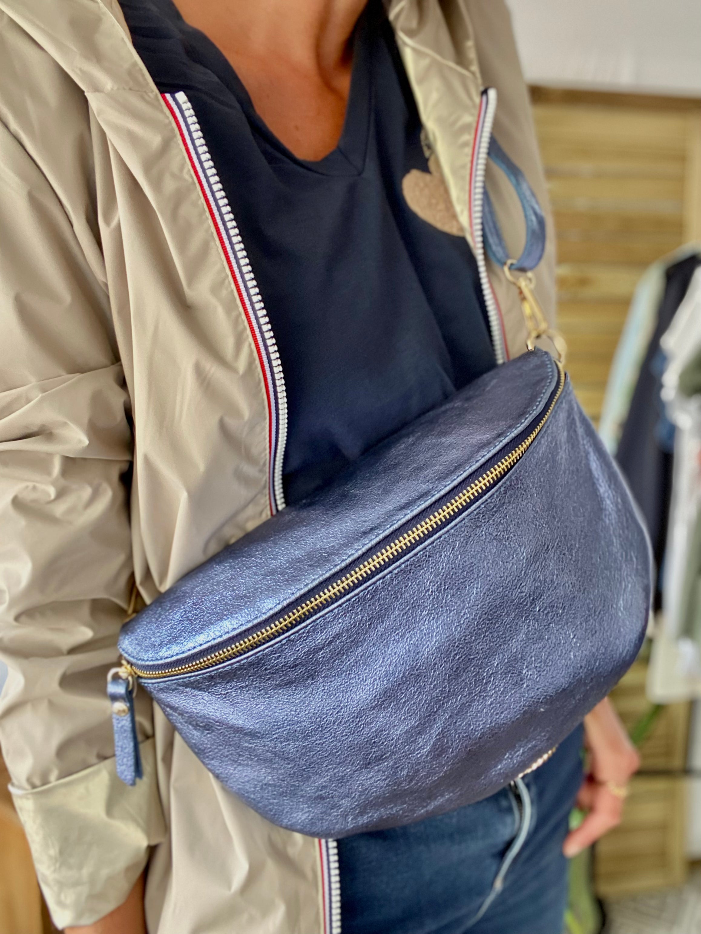 Sac banane XL en cuir irisé 30cm - JANIS - Bleu jean